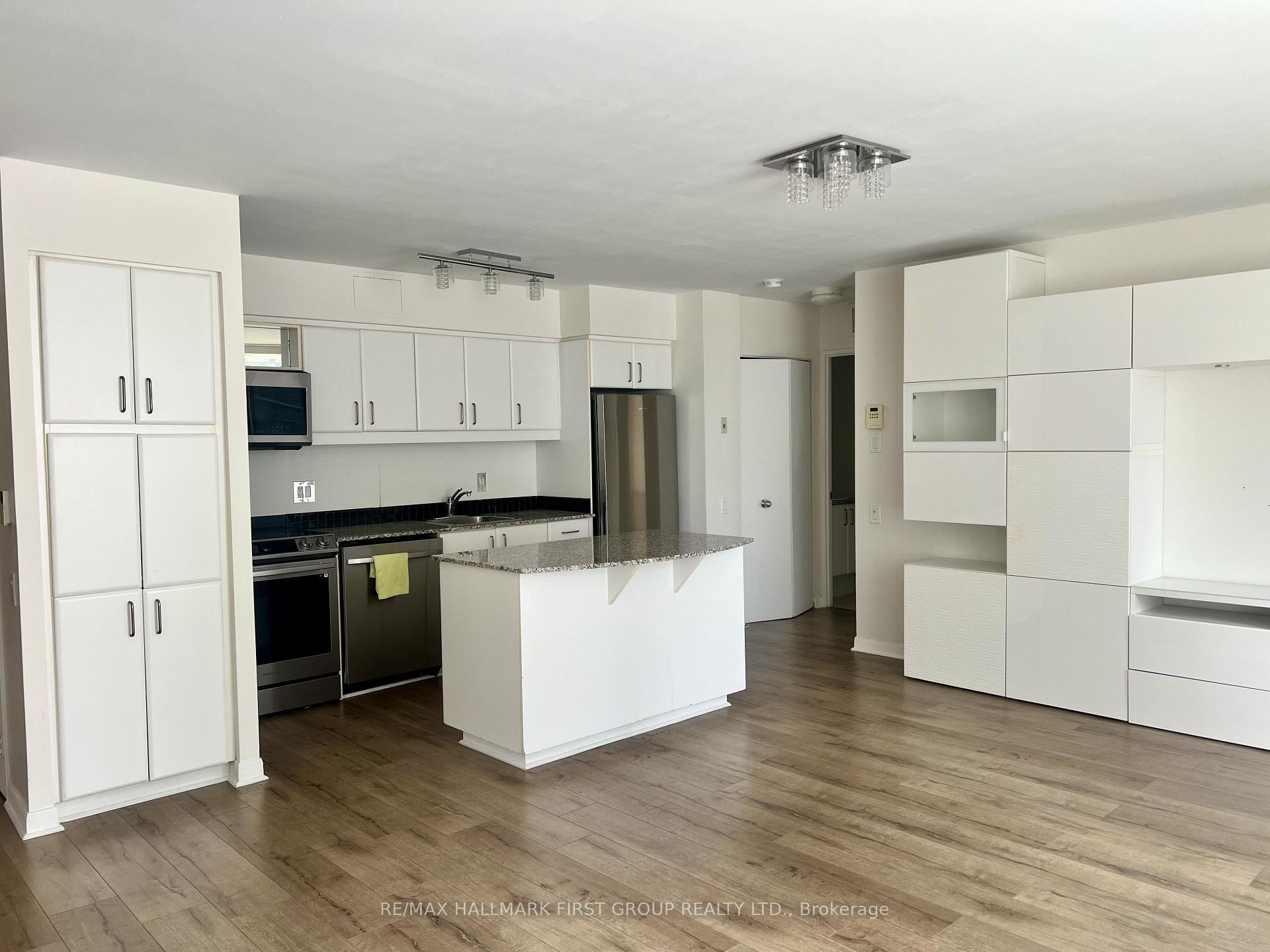 Photo 8 of Unit 806, 33 Sheppard Avenue E, North York, Willowdale East — HOMEH