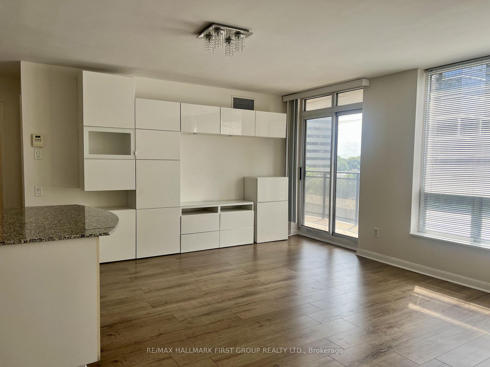 Photo 10 of Unit 806, 33 Sheppard Avenue E, North York, Willowdale East — HOMEH