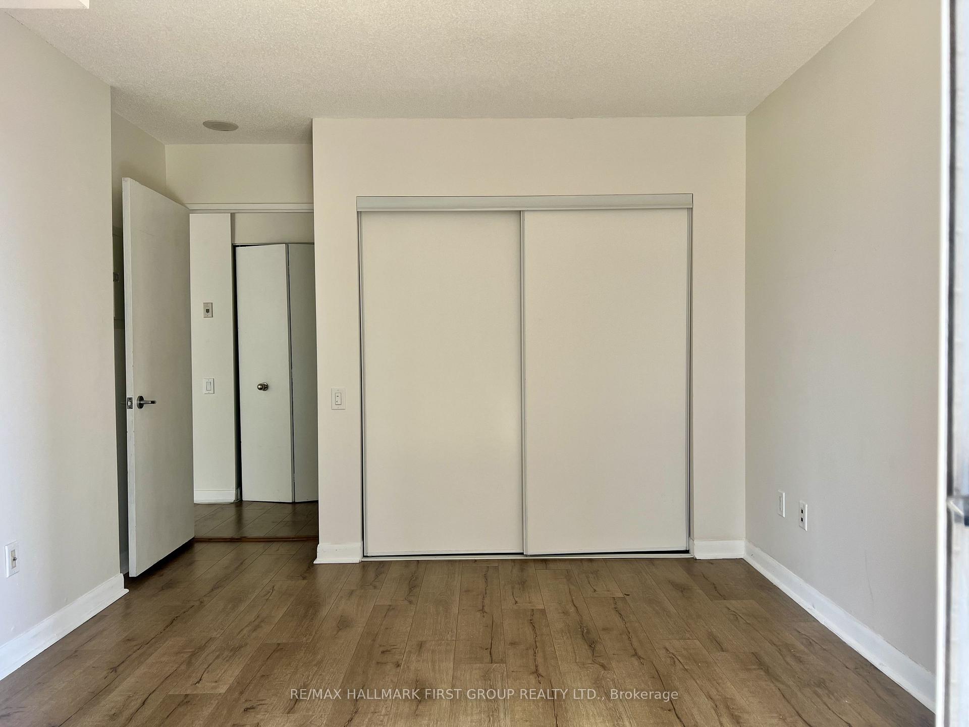 Photo 13 of Unit 806, 33 Sheppard Avenue E, North York, Willowdale East — HOMEH
