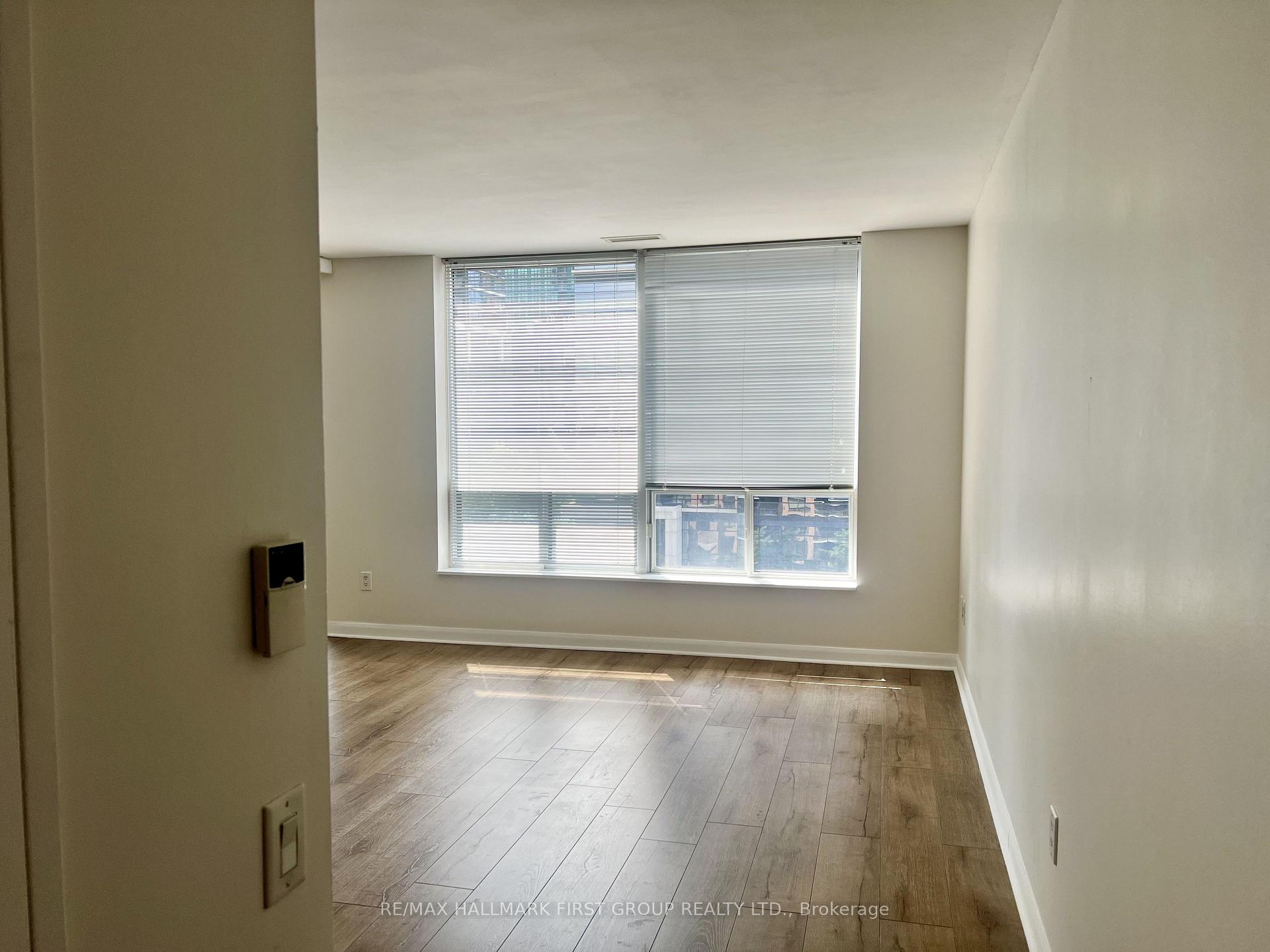 Photo 14 of Unit 806, 33 Sheppard Avenue E, North York, Willowdale East — HOMEH