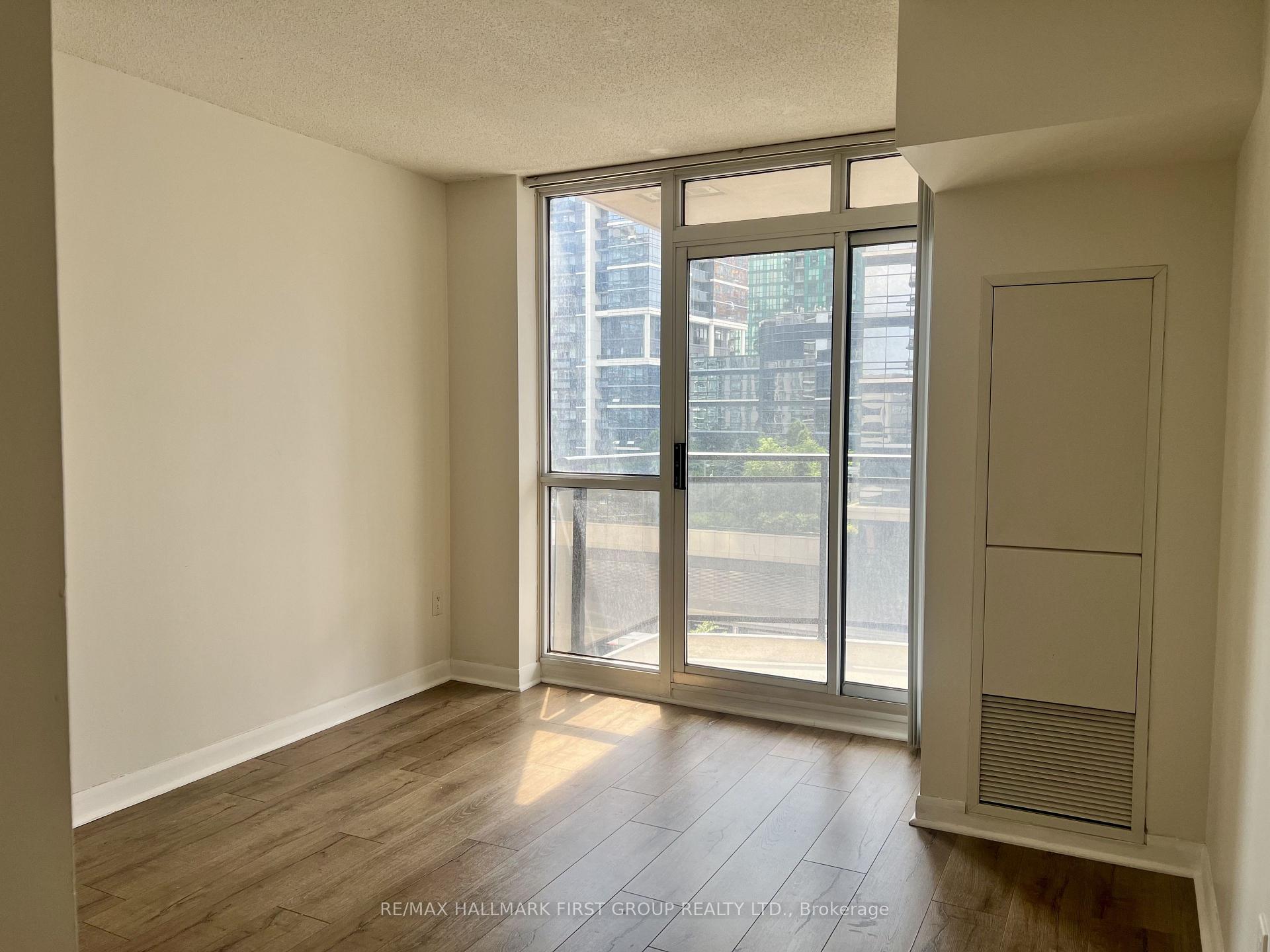 Photo 15 of Unit 806, 33 Sheppard Avenue E, North York, Willowdale East — HOMEH
