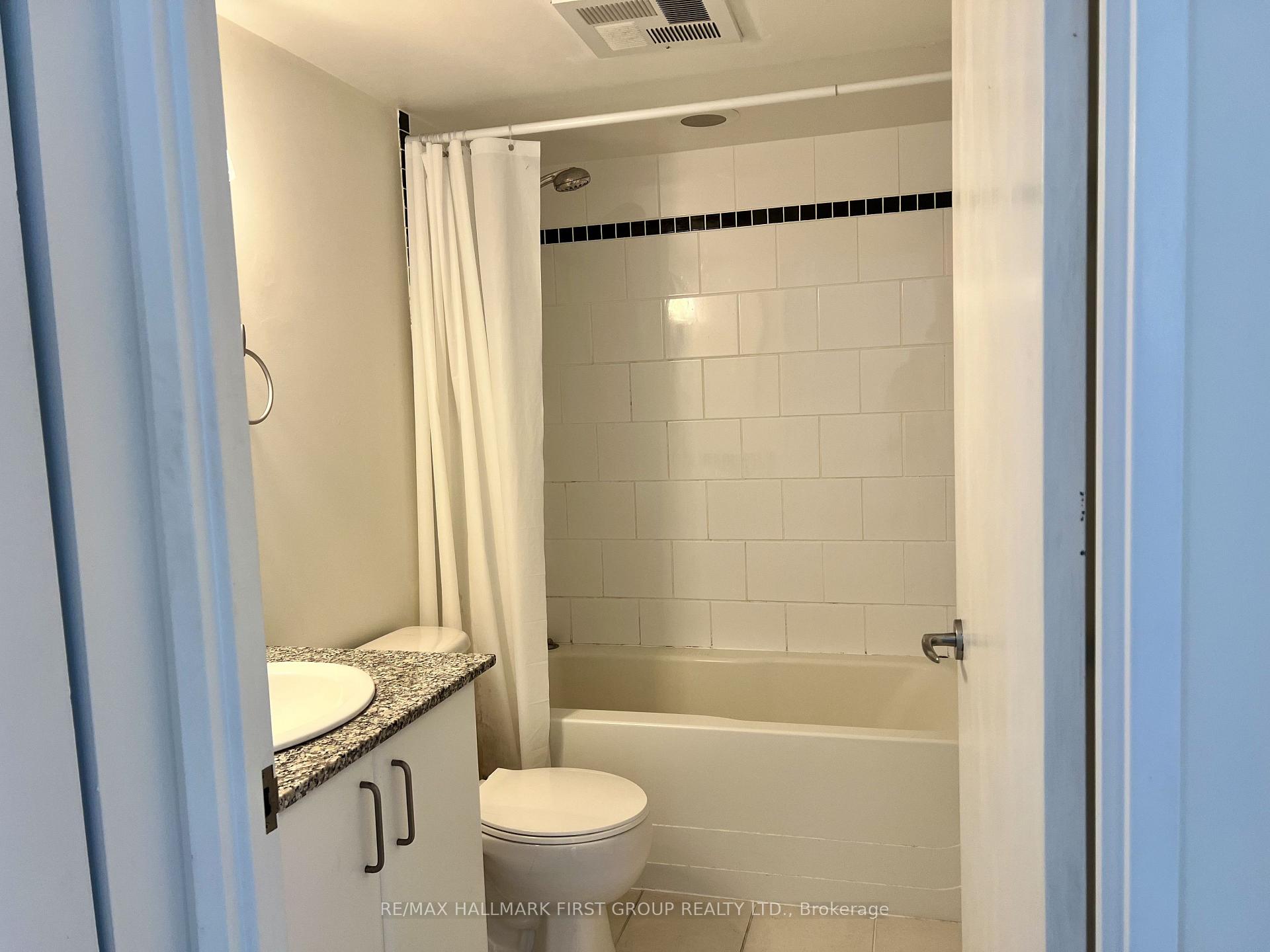 Photo 17 of Unit 806, 33 Sheppard Avenue E, North York, Willowdale East — HOMEH