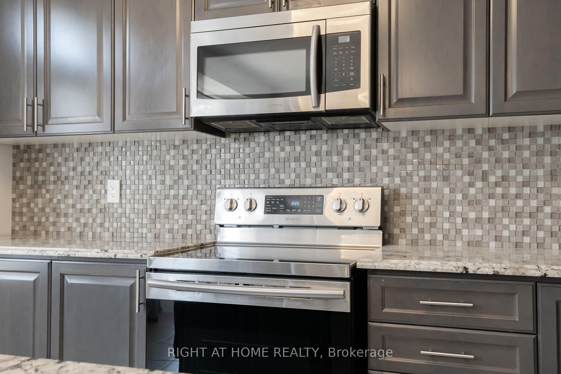 Photo 14 of 972 Green Street, Innisfil, Lefroy — HOMEH