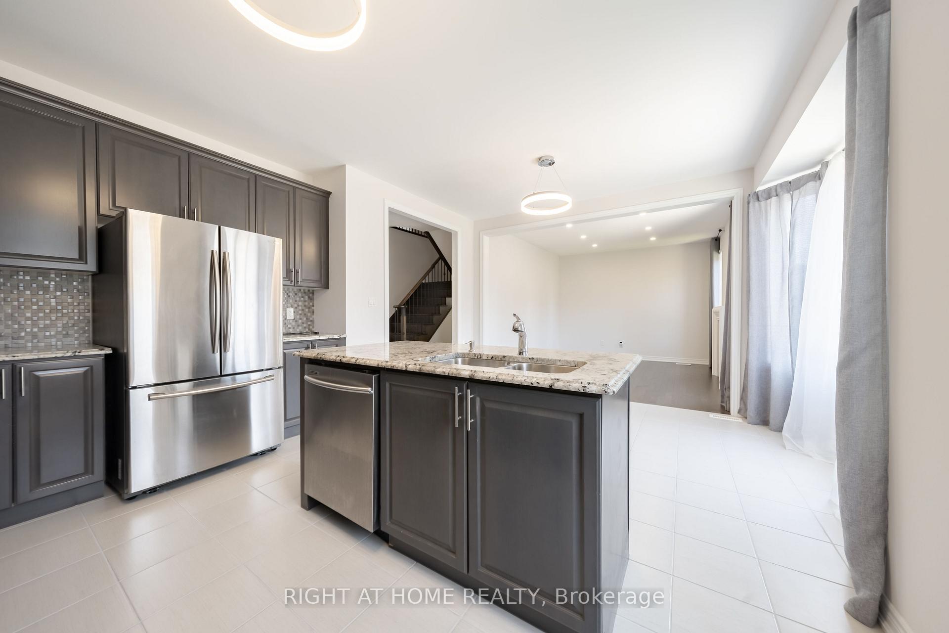 Photo 15 of 972 Green Street, Innisfil, Lefroy — HOMEH
