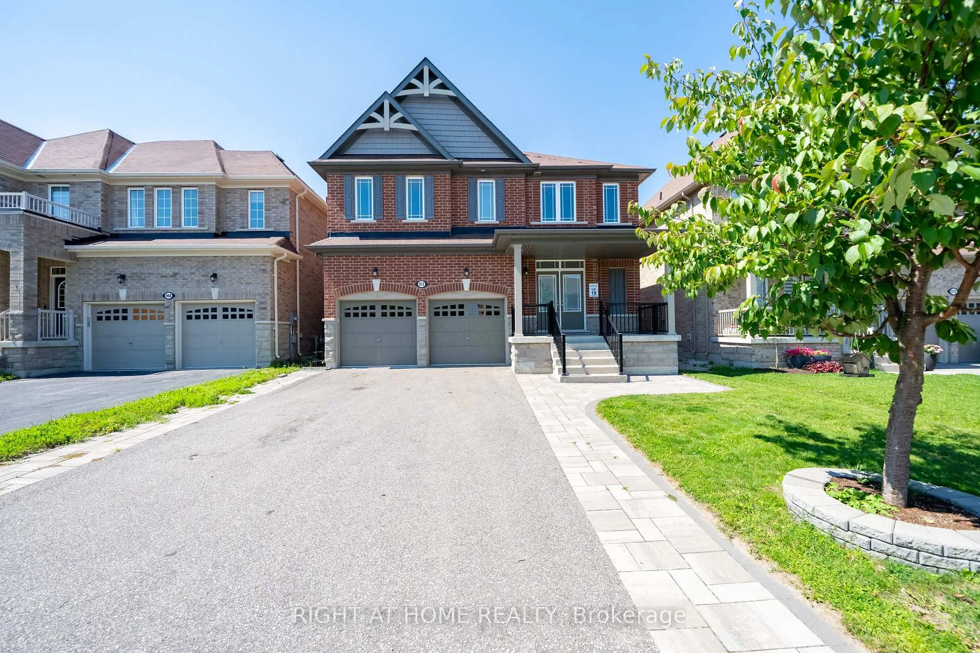 Photo 2 of 972 Green Street, Innisfil, Lefroy — HOMEH