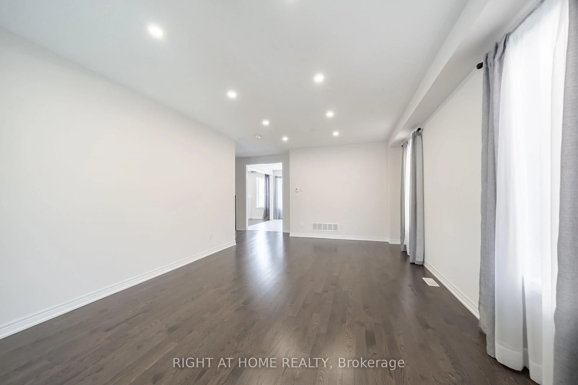 Photo 12 of 972 Green Street, Innisfil, Lefroy — HOMEH