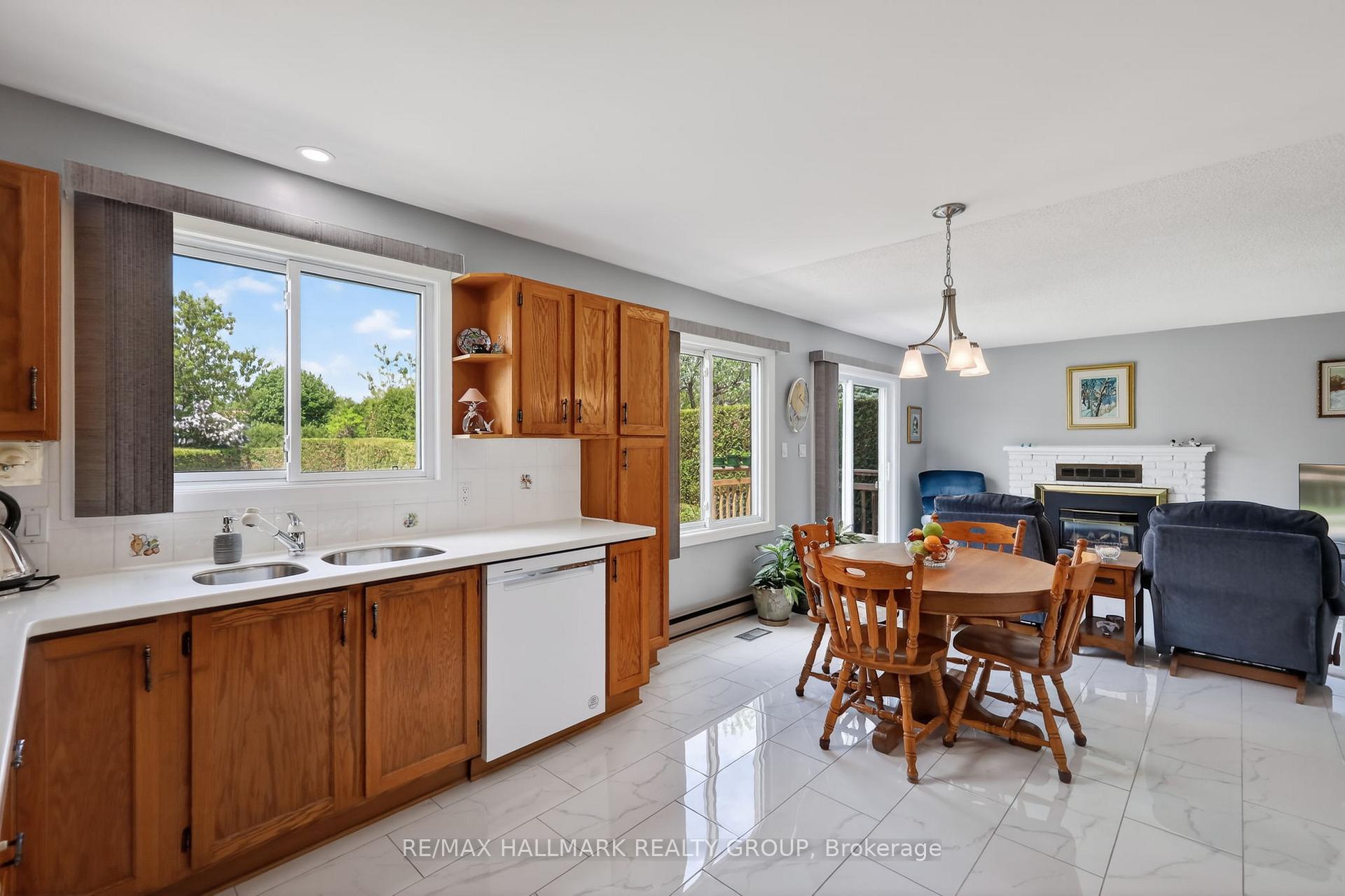 Photo 12 of 1463 Kamouraska Circle, Ottawa, Chateauneuf — HOMEH