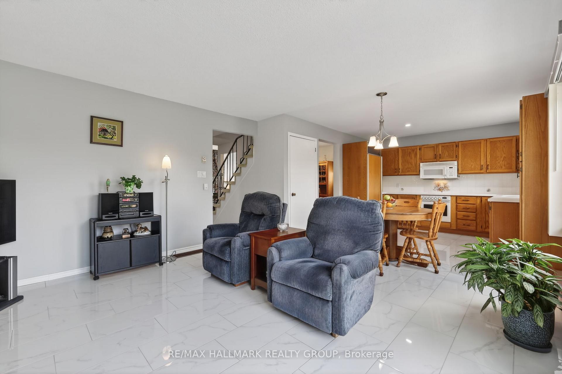 Photo 16 of 1463 Kamouraska Circle, Ottawa, Chateauneuf — HOMEH