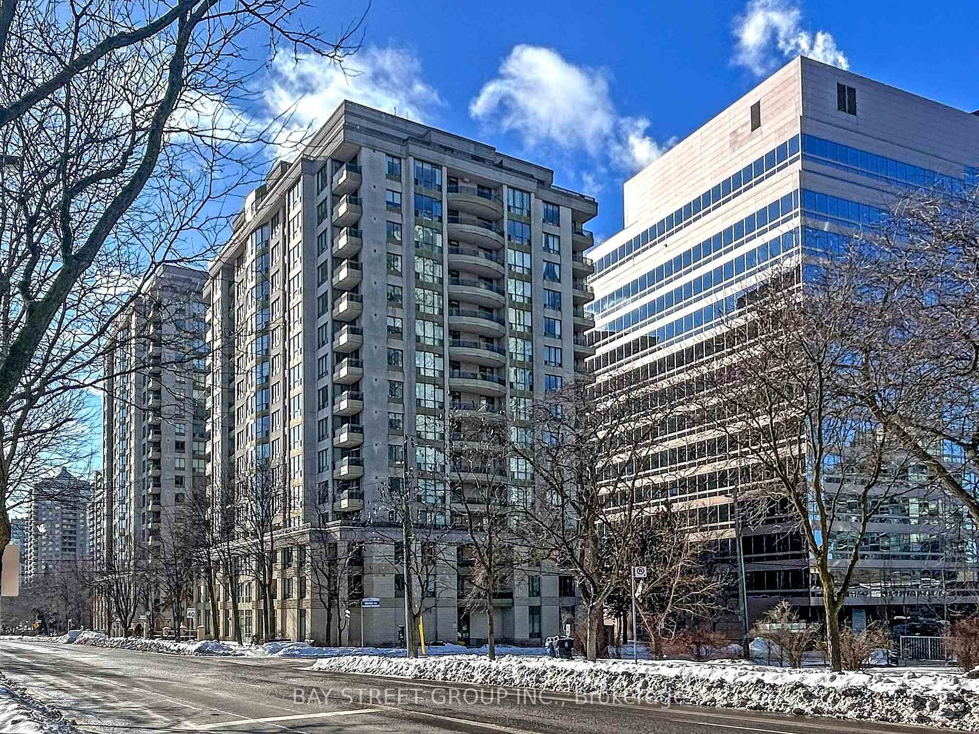 Front of Unit 906, 260 Doris Avenue