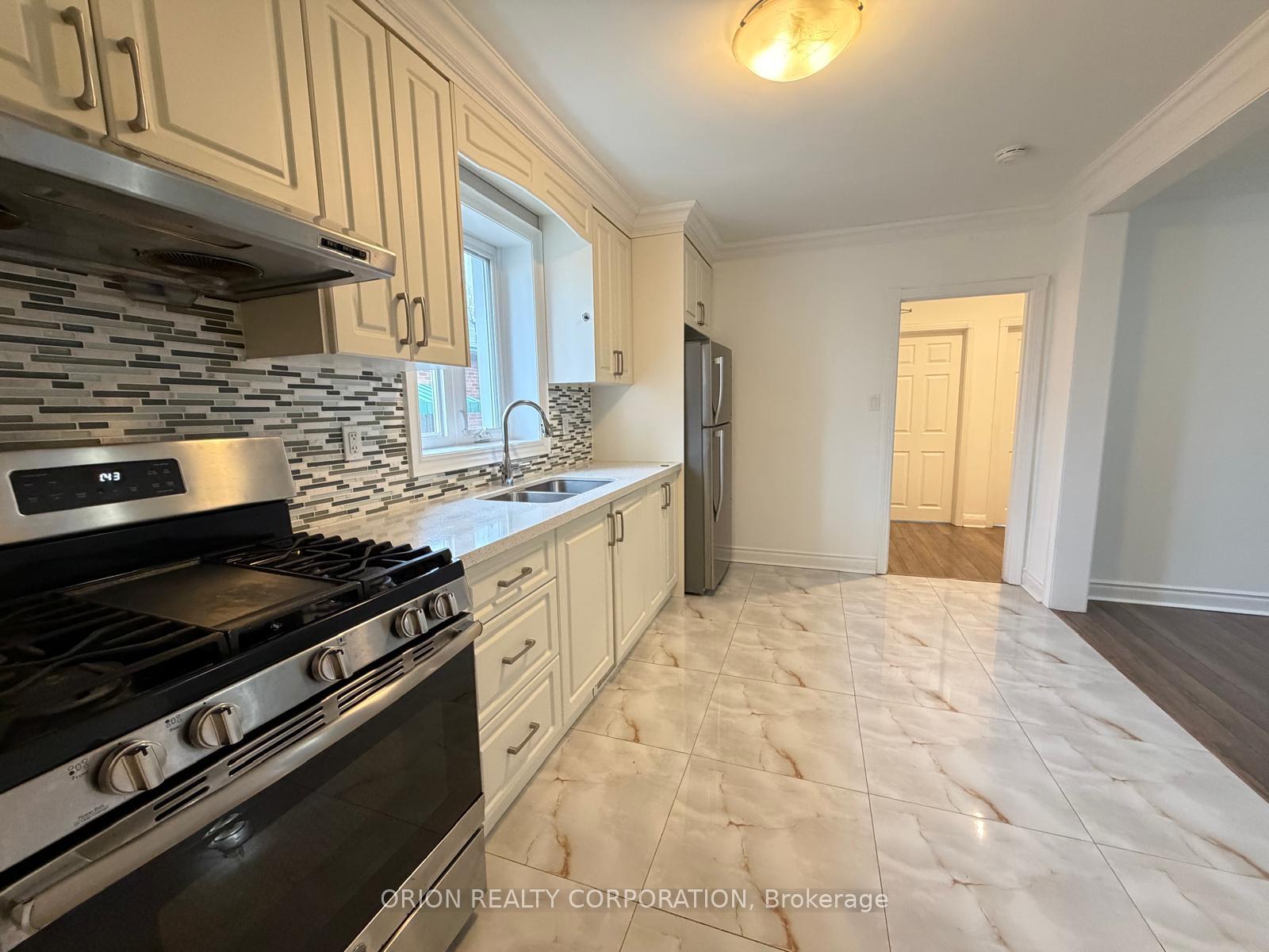 Photo 5 of 266 Viewmount Avenue, North York, Yorkdale-Glen Park — HOMEH