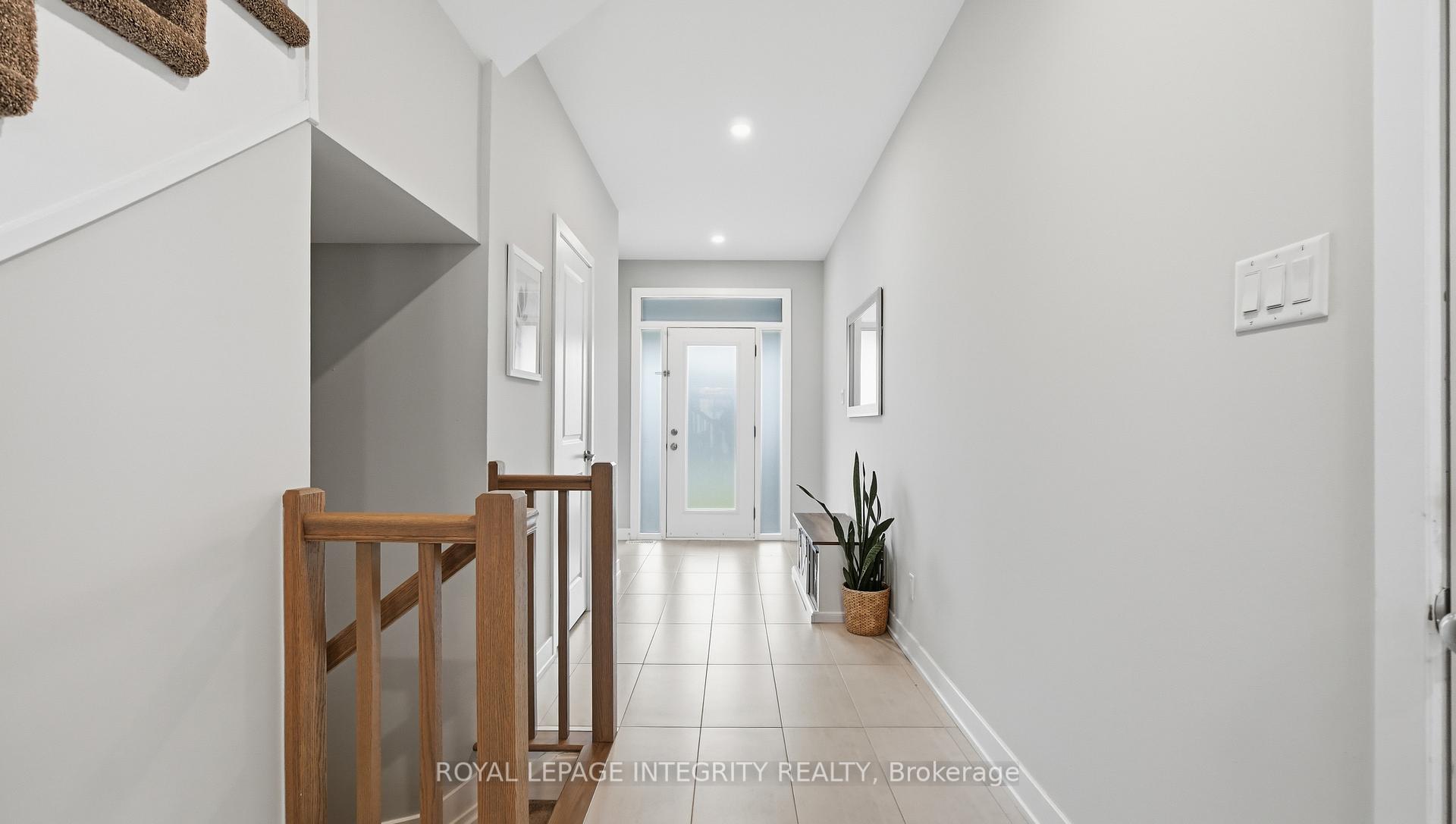 Photo 4 of 662 Putney Crescent, Ottawa, Stittsville (South) — HOMEH