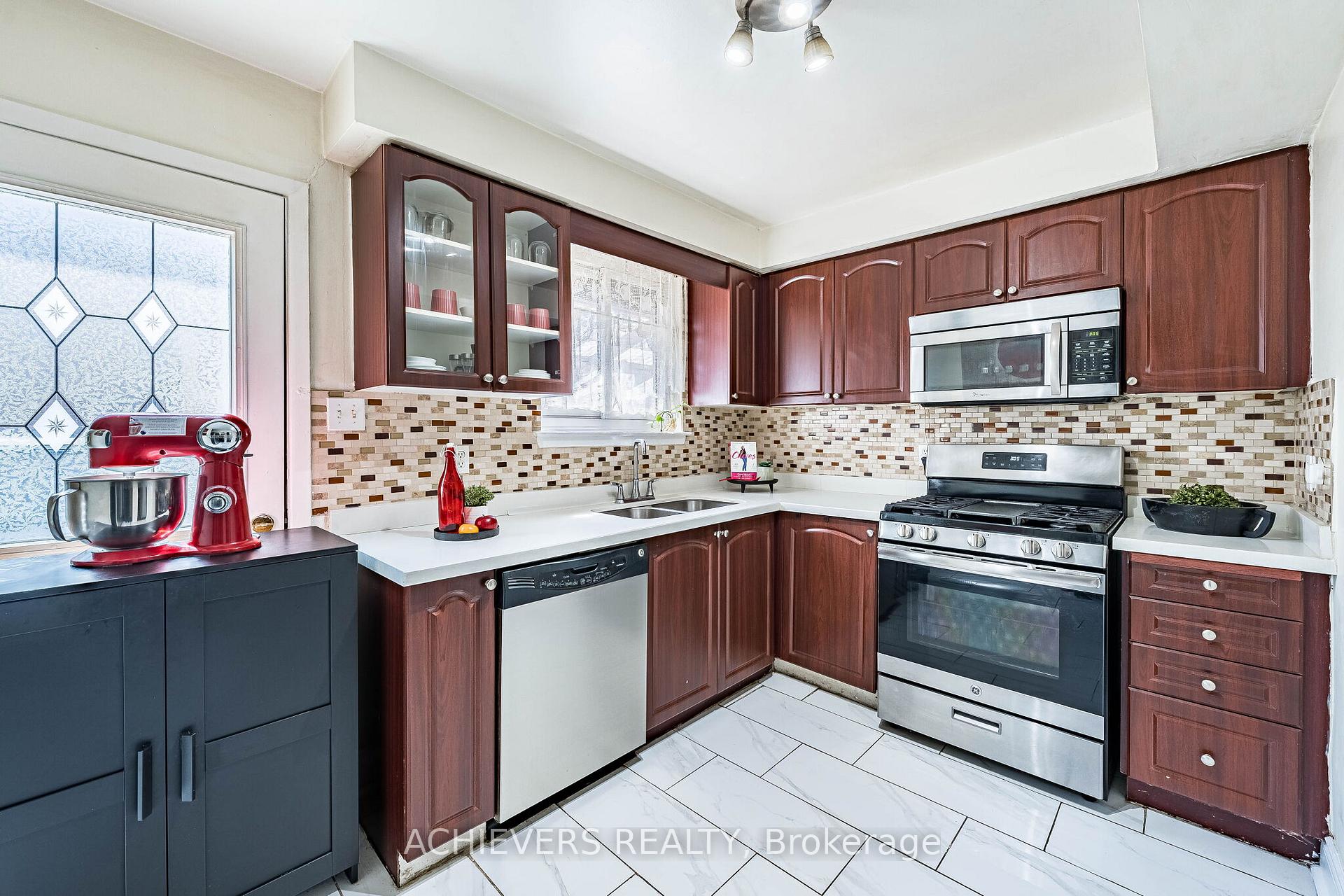 Photo 12 of 58 Archdekin Drive, Brampton, Madoc — HOMEH