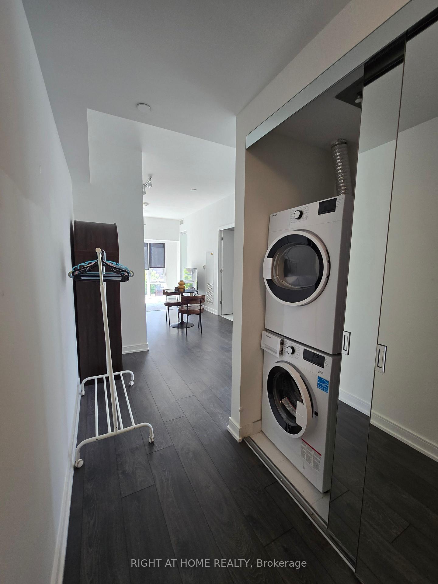 Photo 3 of Unit 512, 3 Gloucester Street, Toronto, Church-Yonge Corridor — HOMEH