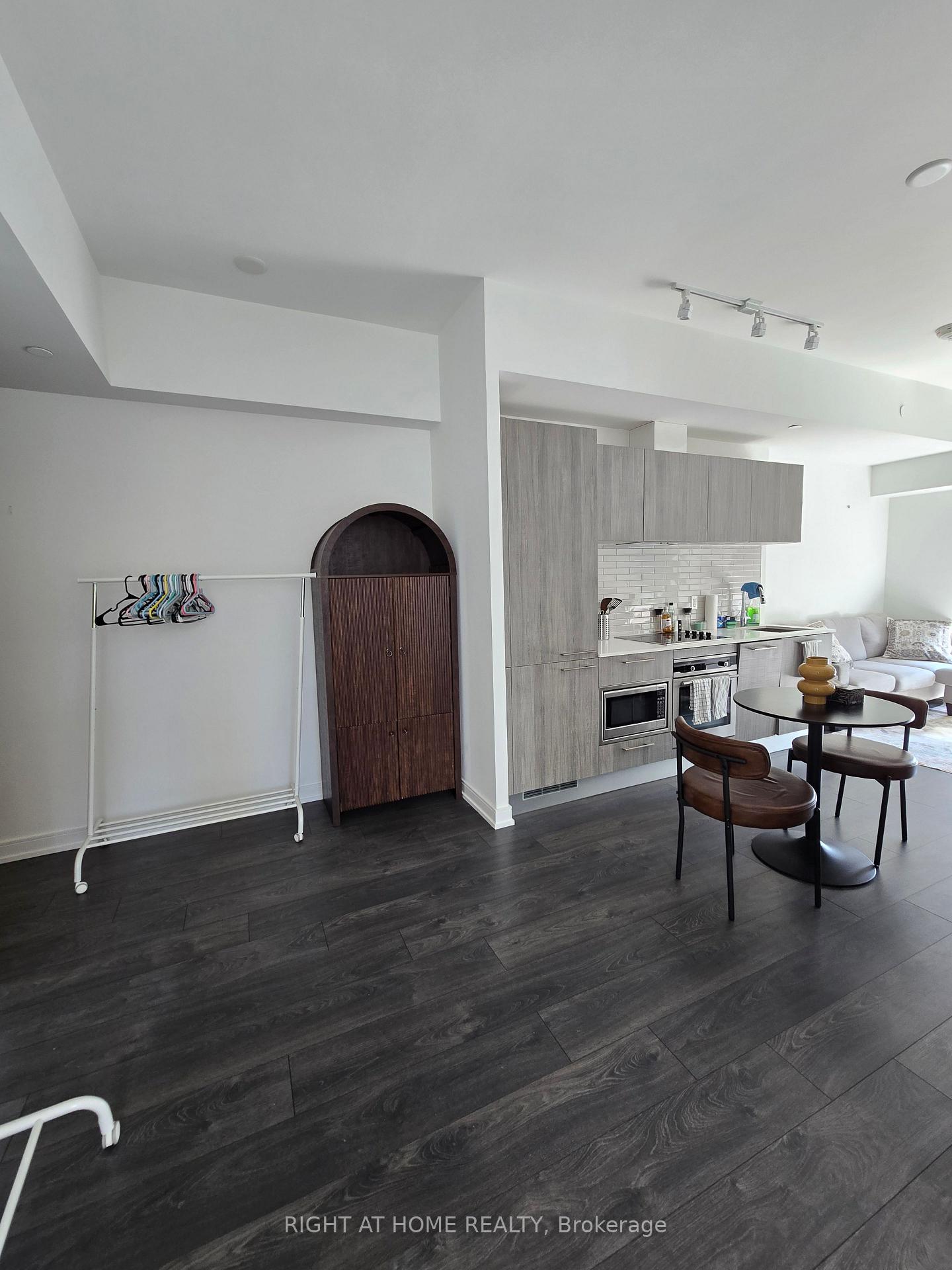 Photo 4 of Unit 512, 3 Gloucester Street, Toronto, Church-Yonge Corridor — HOMEH