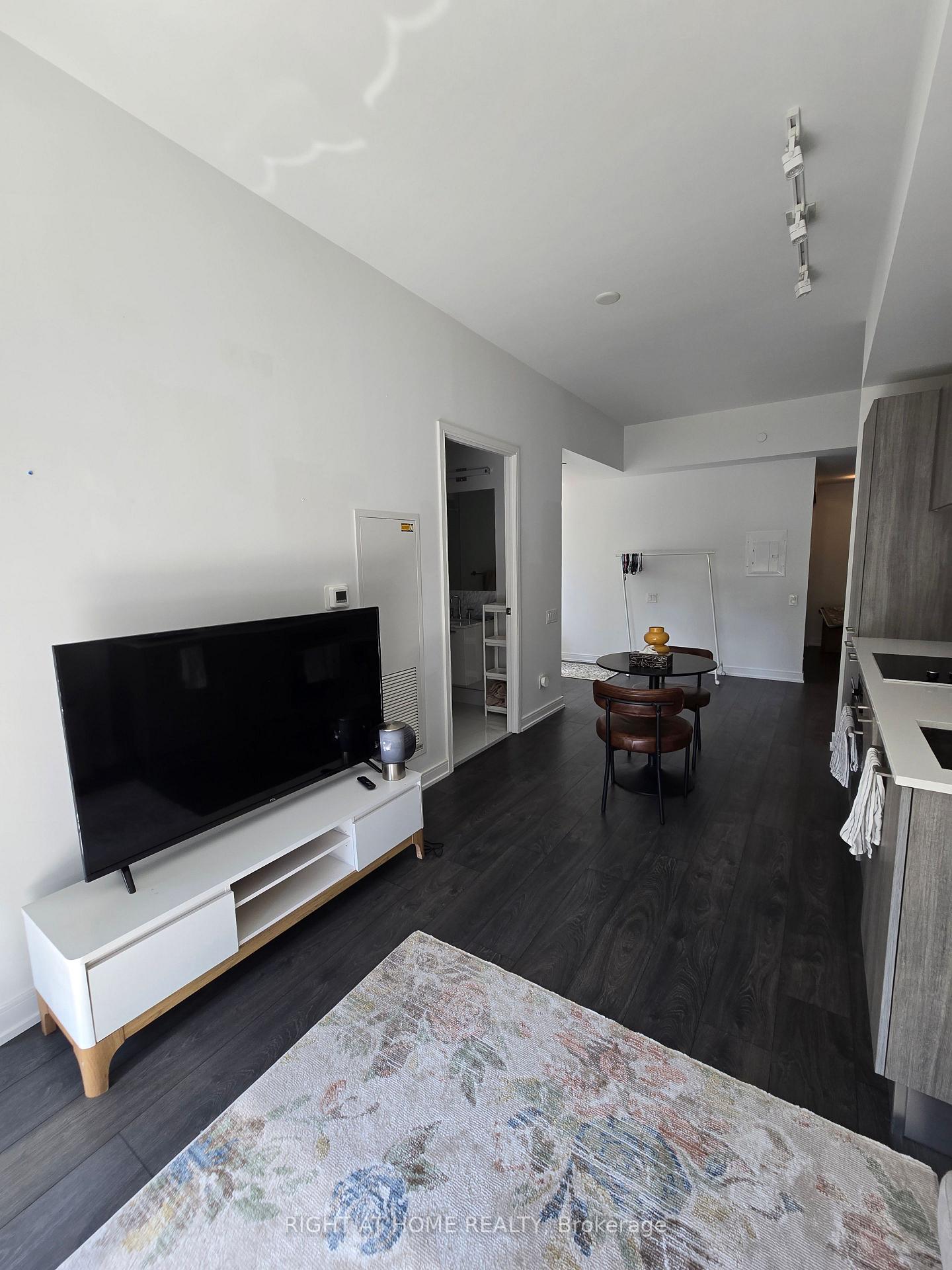 Photo 6 of Unit 512, 3 Gloucester Street, Toronto, Church-Yonge Corridor — HOMEH