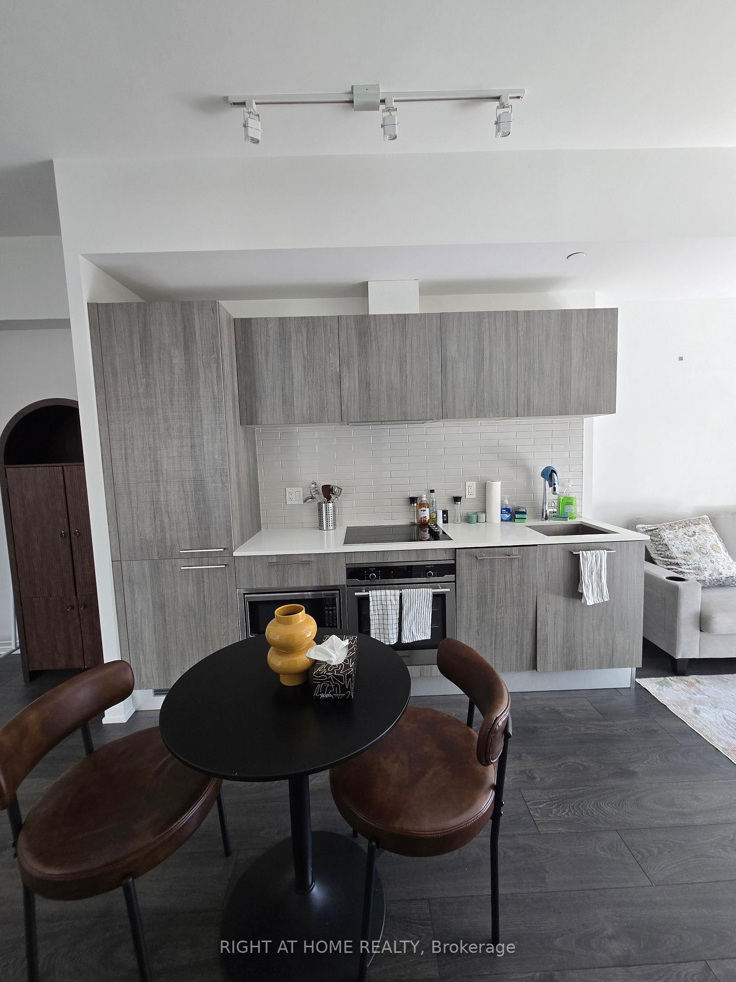 Photo 11 of Unit 512, 3 Gloucester Street, Toronto, Church-Yonge Corridor — HOMEH