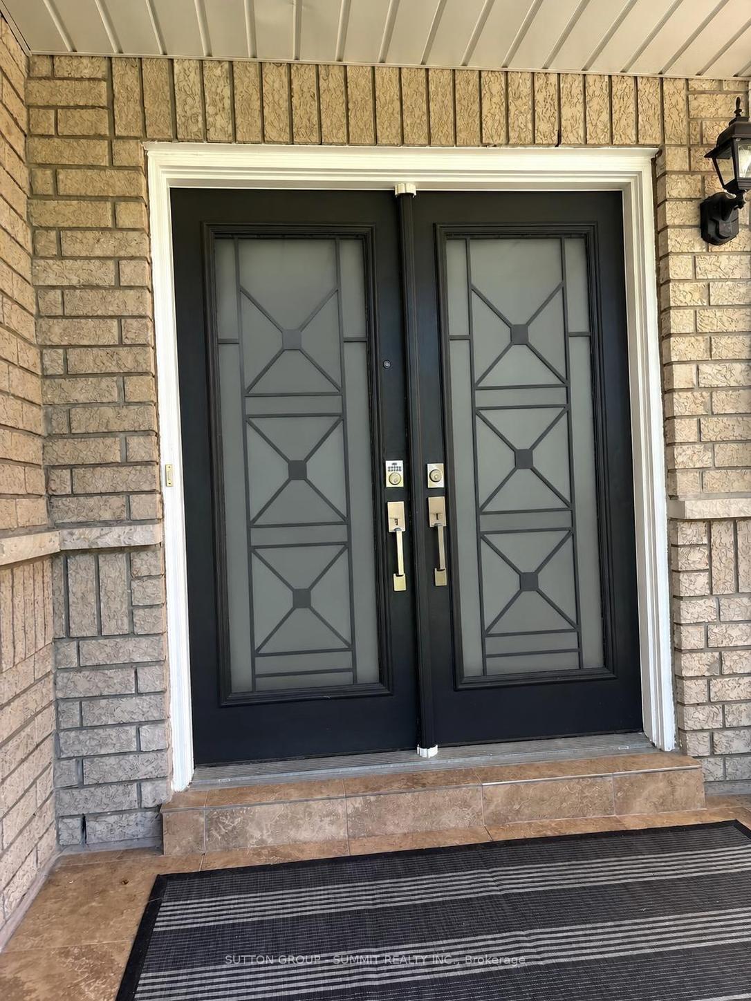 Photo 2 of 910 Knotty Pine Grove, Mississauga, Meadowvale Village — HOMEH