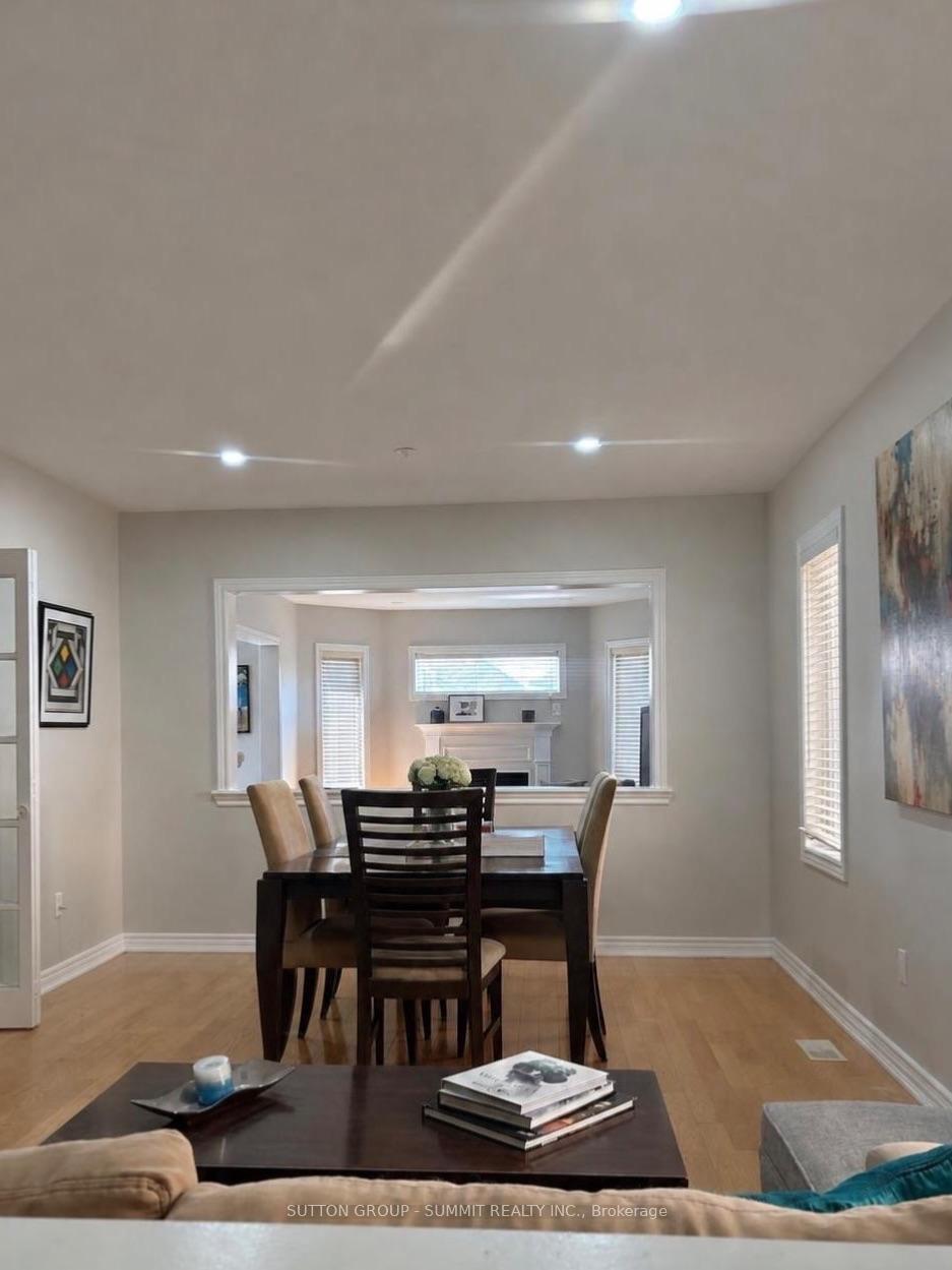 Photo 5 of 910 Knotty Pine Grove, Mississauga, Meadowvale Village — HOMEH