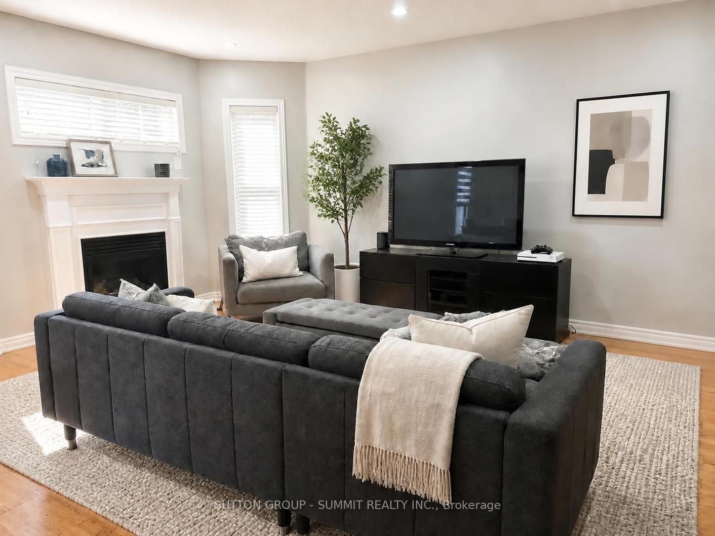 Photo 6 of 910 Knotty Pine Grove, Mississauga, Meadowvale Village — HOMEH