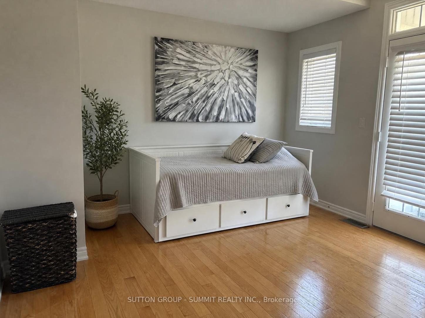 Photo 13 of 910 Knotty Pine Grove, Mississauga, Meadowvale Village — HOMEH