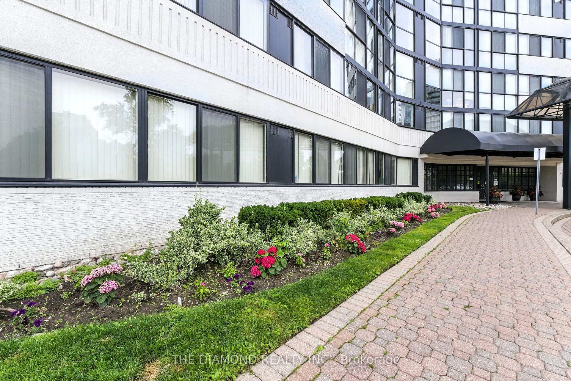 Photo 4 of Unit 1805, 1360 Rathburn Road E, Mississauga, Rathwood — HOMEH
