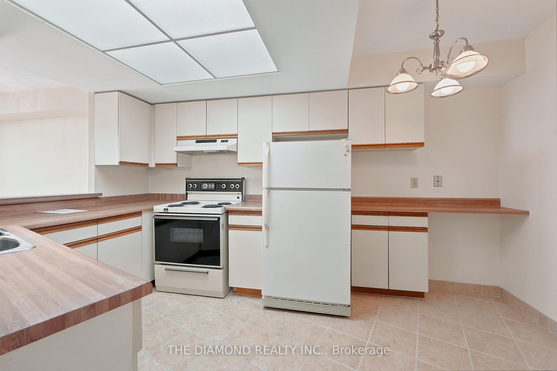 Photo 14 of Unit 1805, 1360 Rathburn Road E, Mississauga, Rathwood — HOMEH