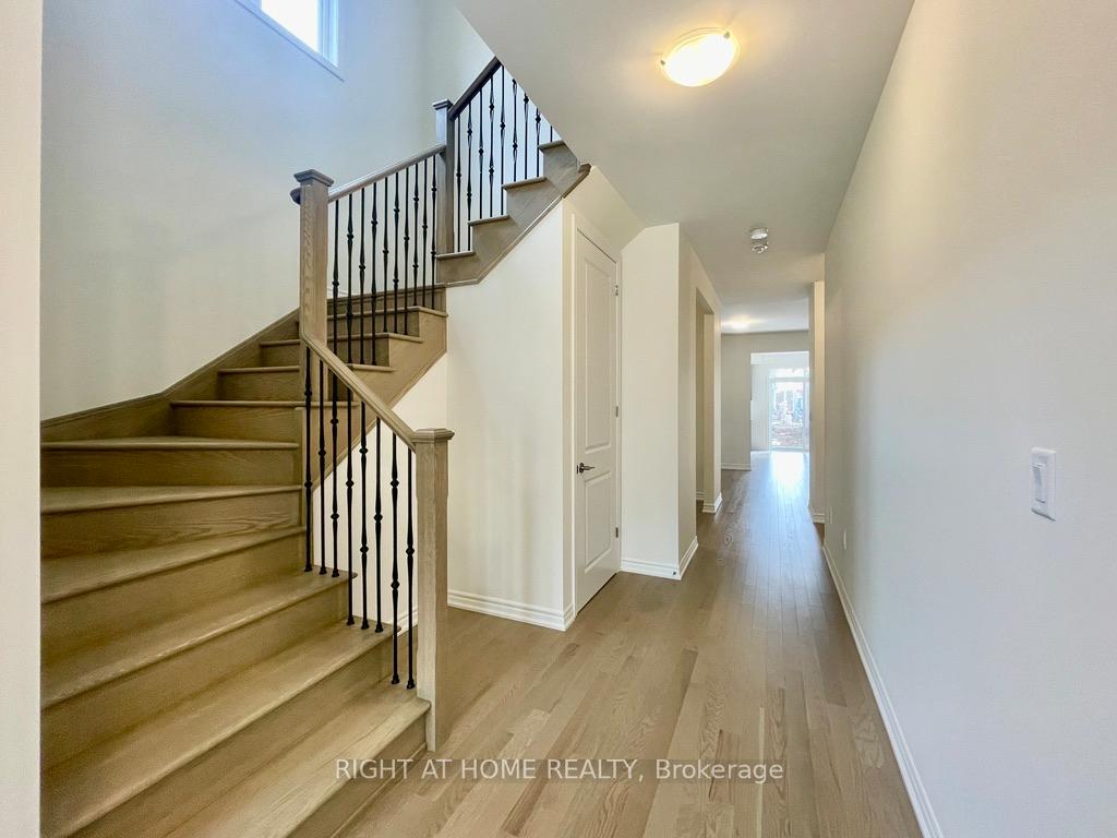 Photo 17 of 64 Gemini Drive, Barrie, Rural Barrie Southeast — HOMEH