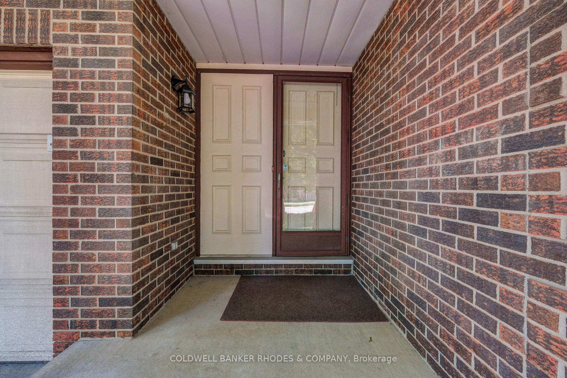 Photo 2 of 6290 Fortune Drive, Ottawa, Convent Glen North — HOMEH