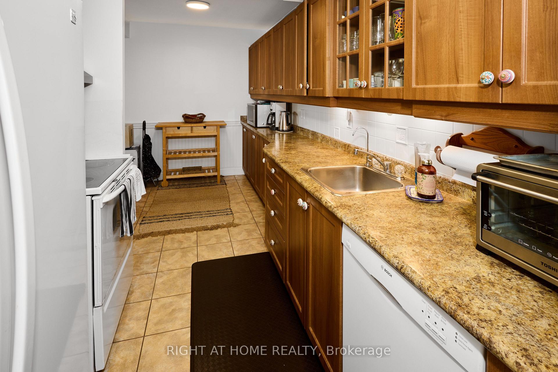 Photo 9 of Unit 808, 1535 Lakeshore Road E, Mississauga, Lakeview — HOMEH