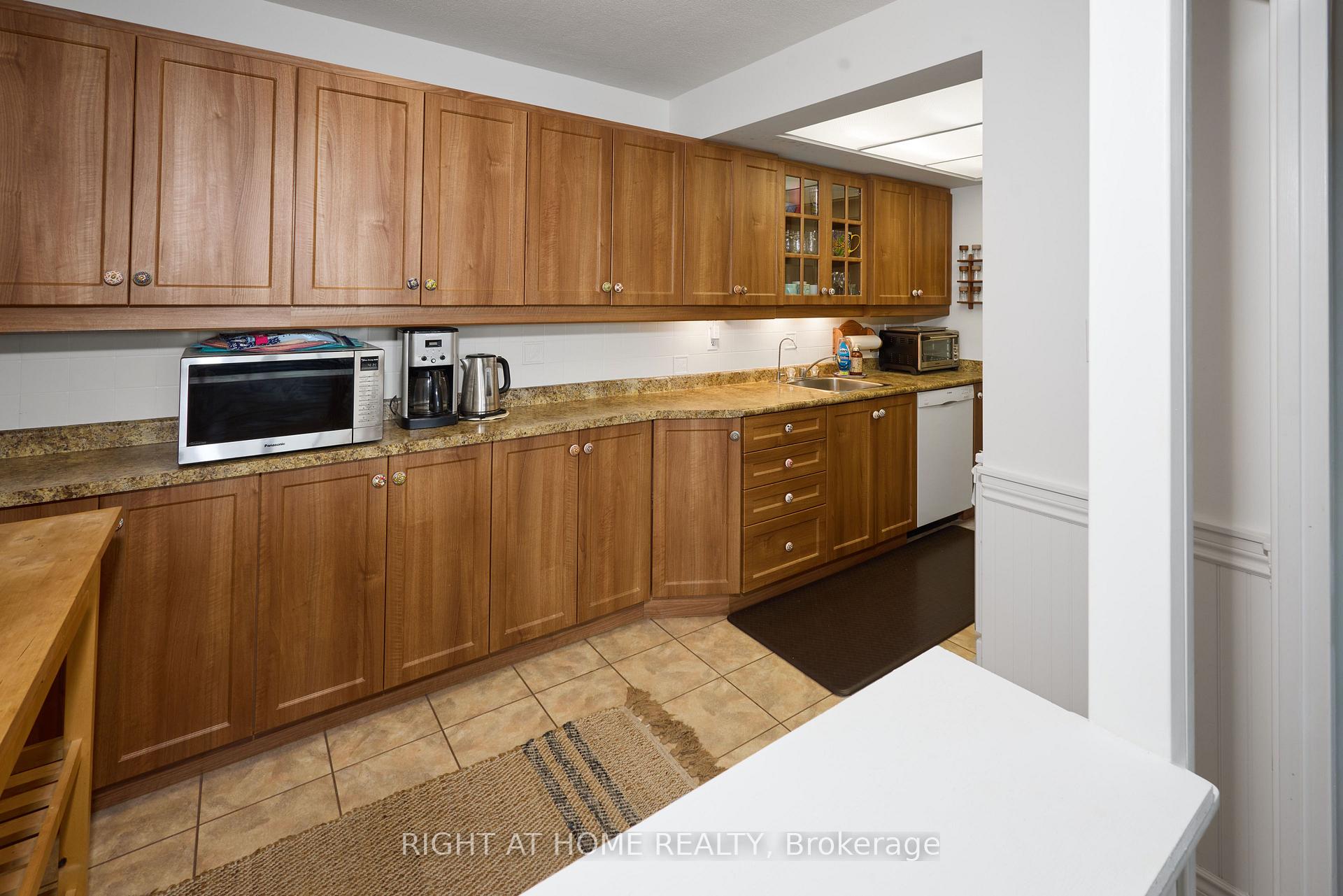 Photo 10 of Unit 808, 1535 Lakeshore Road E, Mississauga, Lakeview — HOMEH