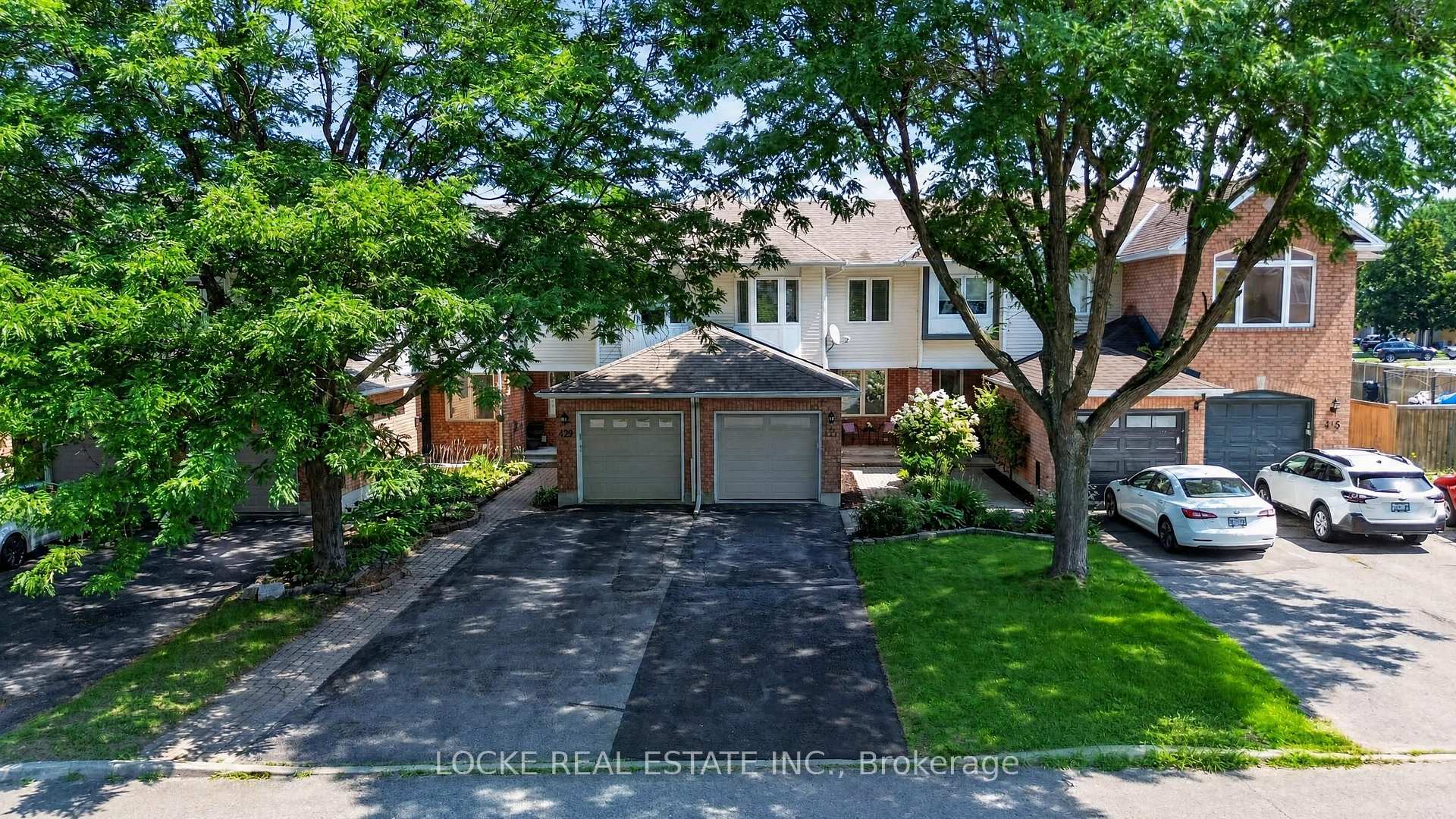 Photo 2 of 431 Lawler Crescent, Ottawa, Chatelaine Village — HOMEH
