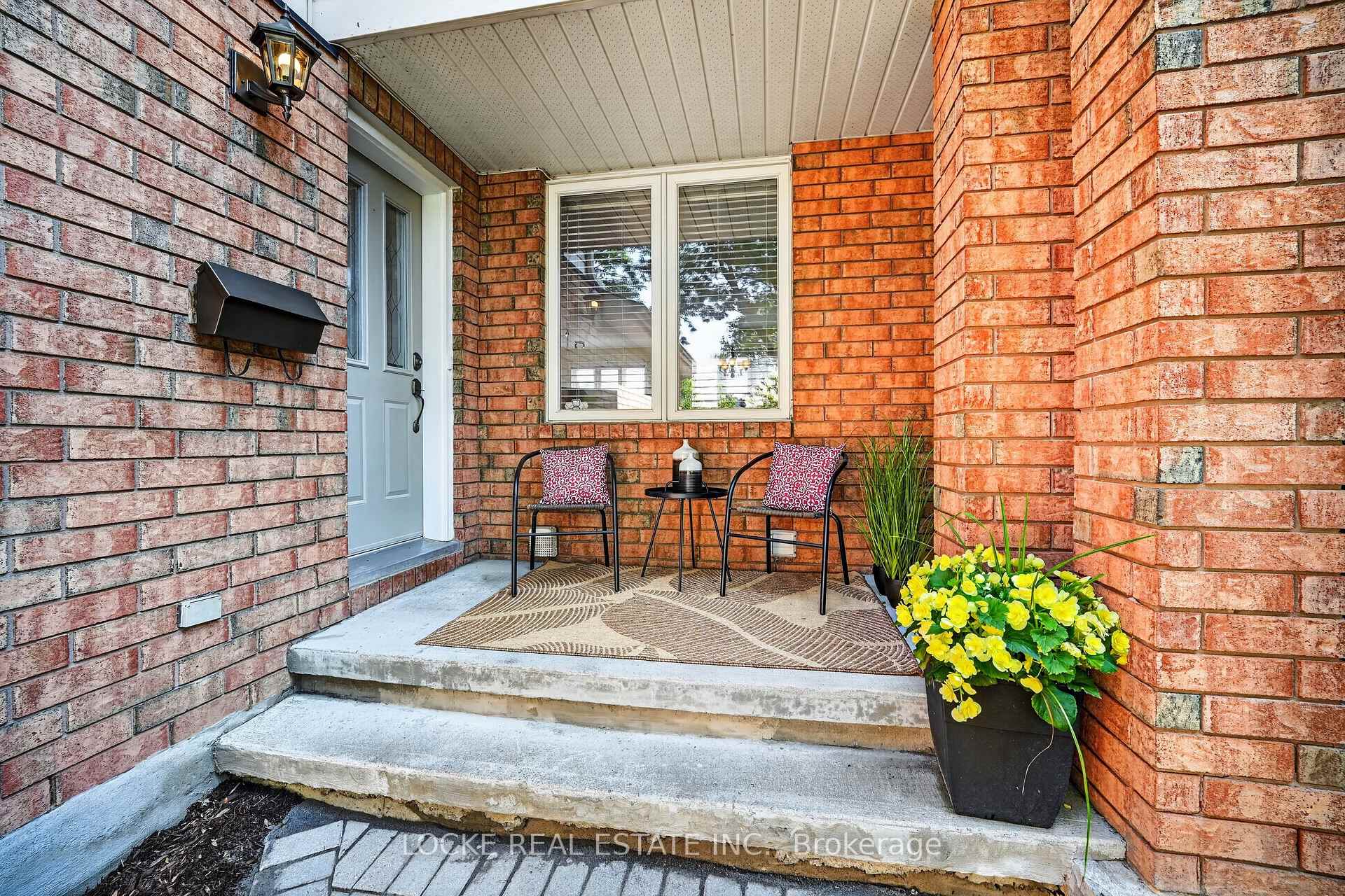 Photo 3 of 431 Lawler Crescent, Ottawa, Chatelaine Village — HOMEH