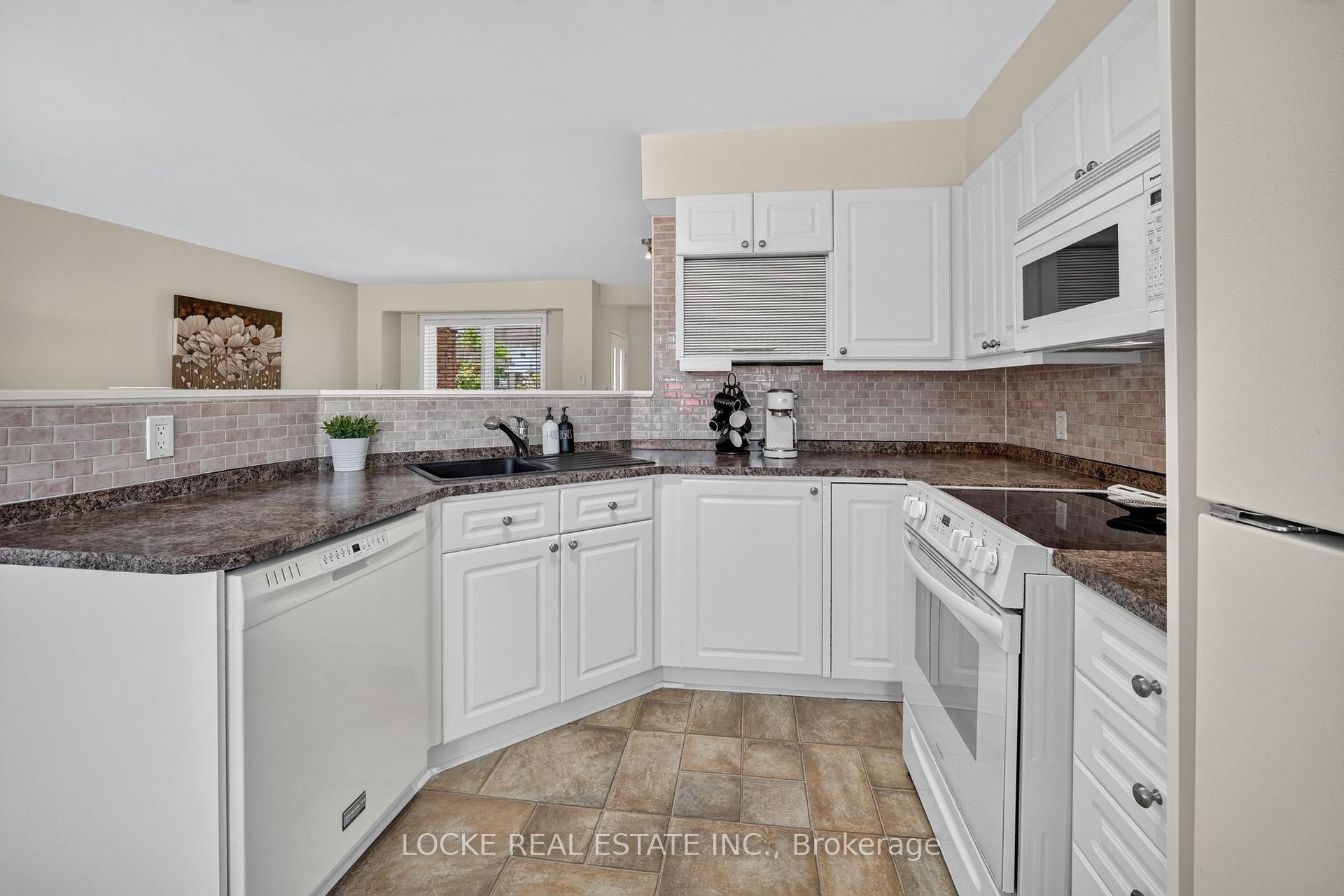Photo 13 of 431 Lawler Crescent, Ottawa, Chatelaine Village — HOMEH