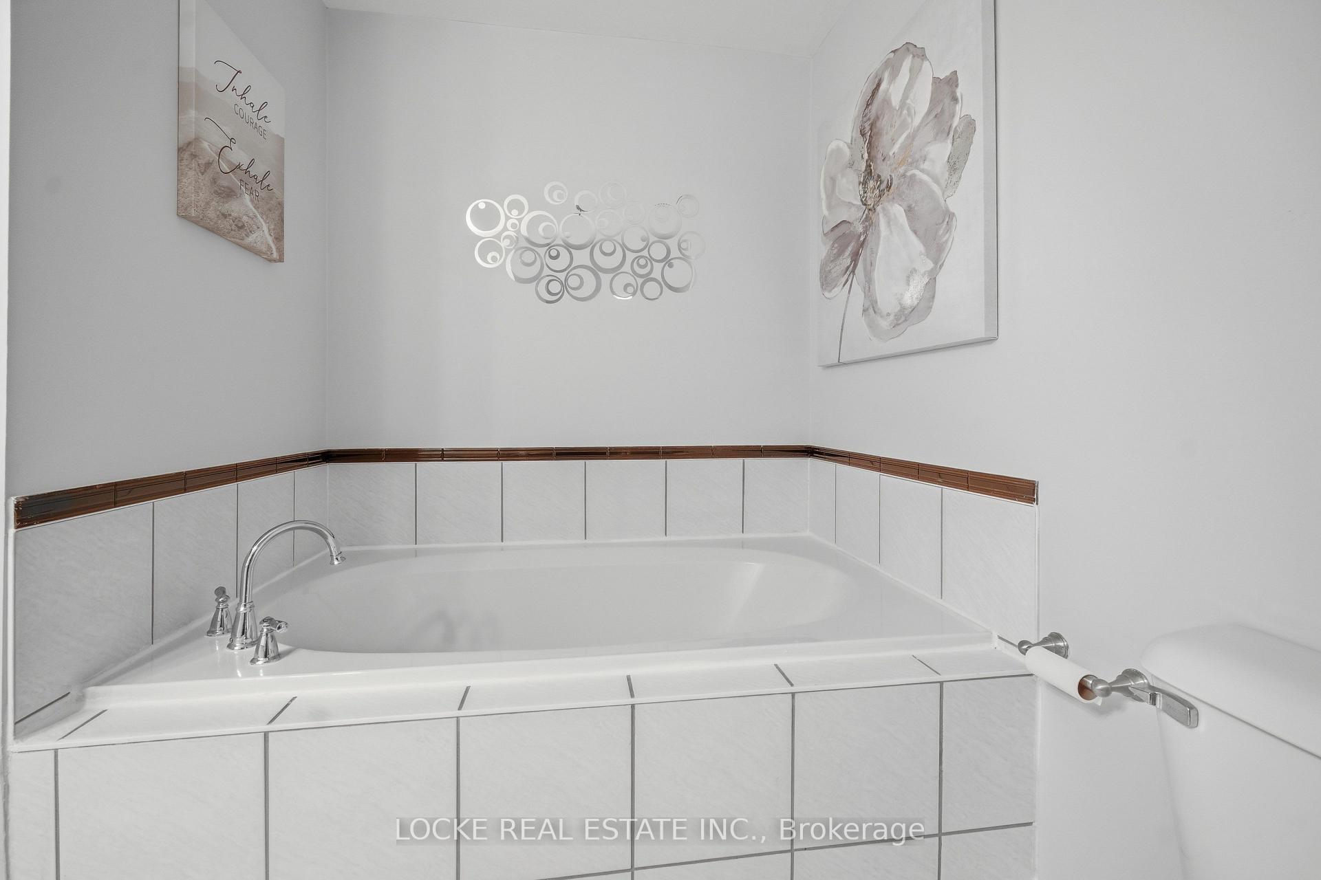 Photo 29 of 431 Lawler Crescent, Ottawa, Chatelaine Village — HOMEH