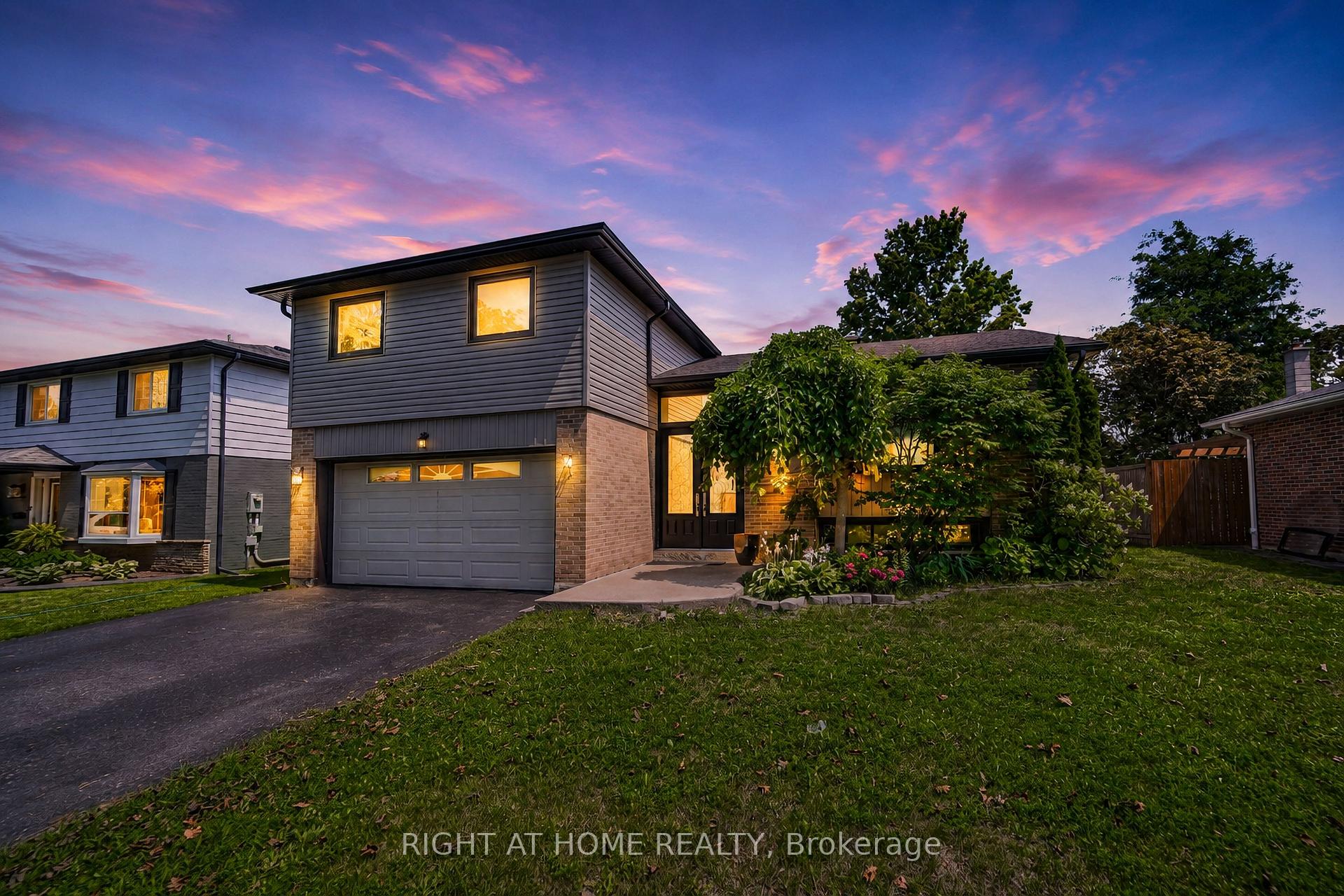 Photo 3 of 17 Clover Avenue, Barrie, Allandale Heights — HOMEH