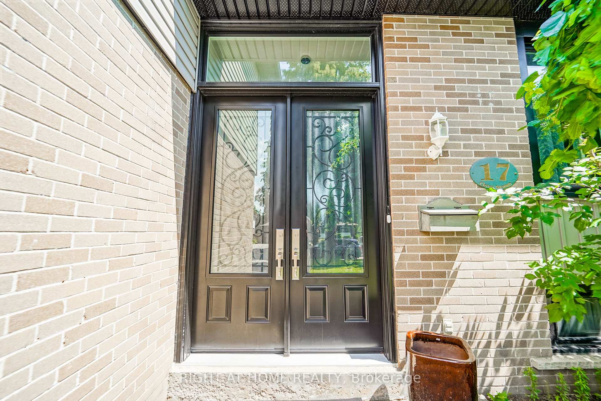 Photo 5 of 17 Clover Avenue, Barrie, Allandale Heights — HOMEH