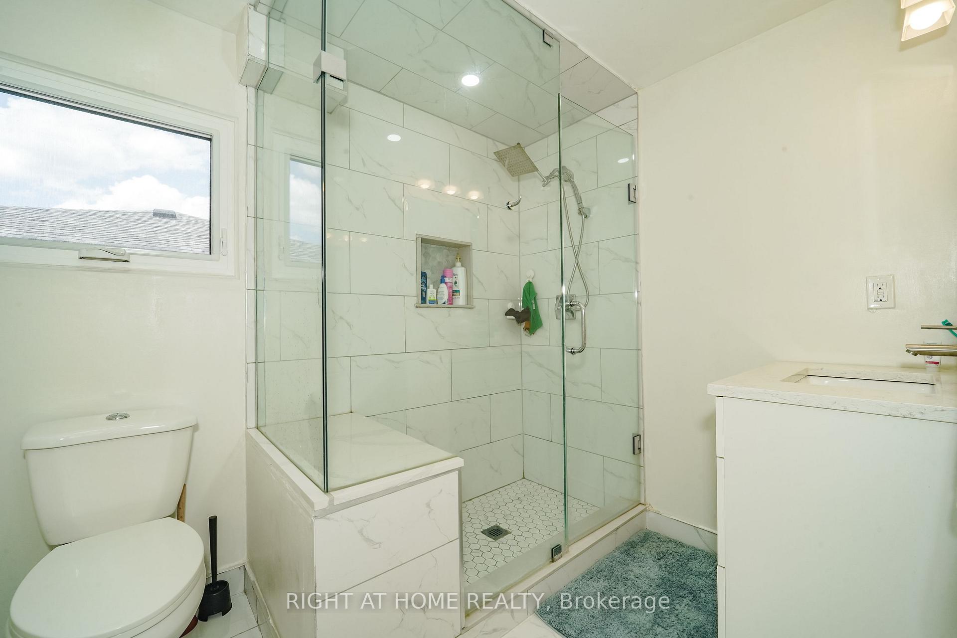 Photo 10 of 17 Clover Avenue, Barrie, Allandale Heights — HOMEH