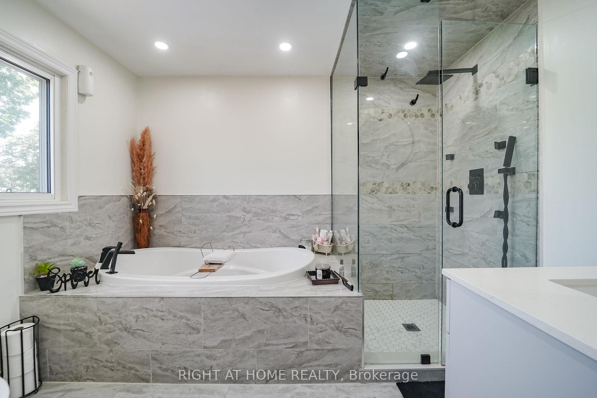 Photo 14 of 17 Clover Avenue, Barrie, Allandale Heights — HOMEH