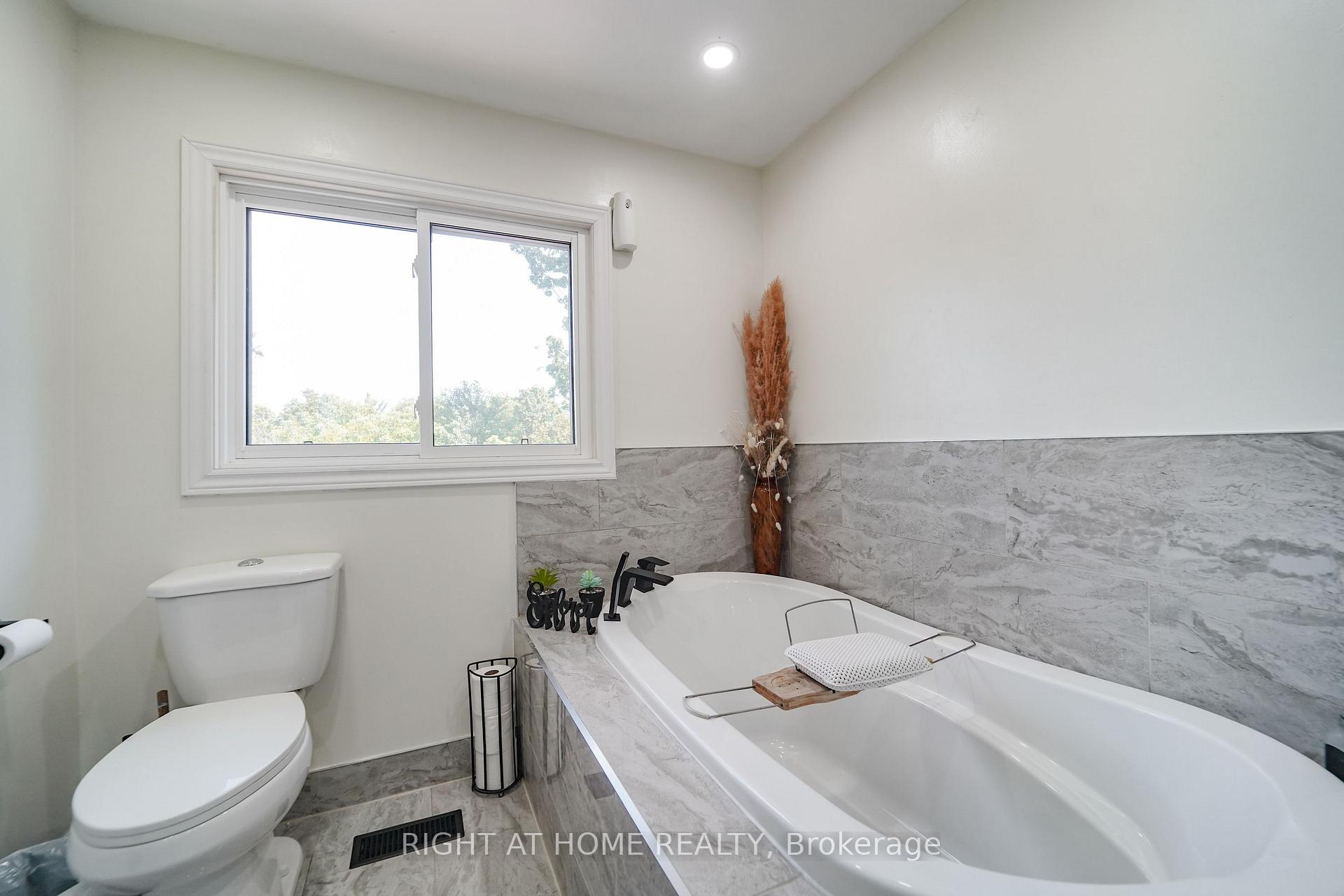 Photo 15 of 17 Clover Avenue, Barrie, Allandale Heights — HOMEH