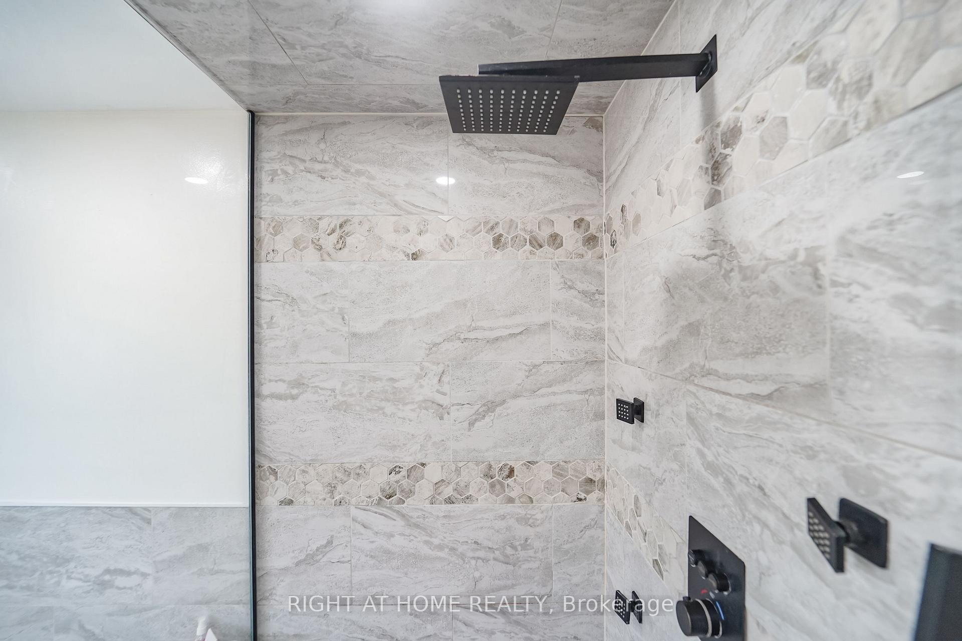 Photo 16 of 17 Clover Avenue, Barrie, Allandale Heights — HOMEH