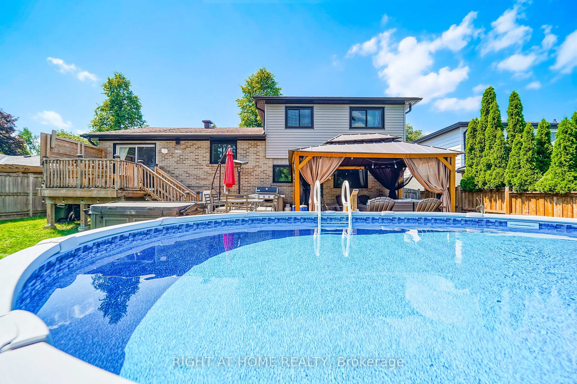 Photo 39 of 17 Clover Avenue, Barrie, Allandale Heights — HOMEH