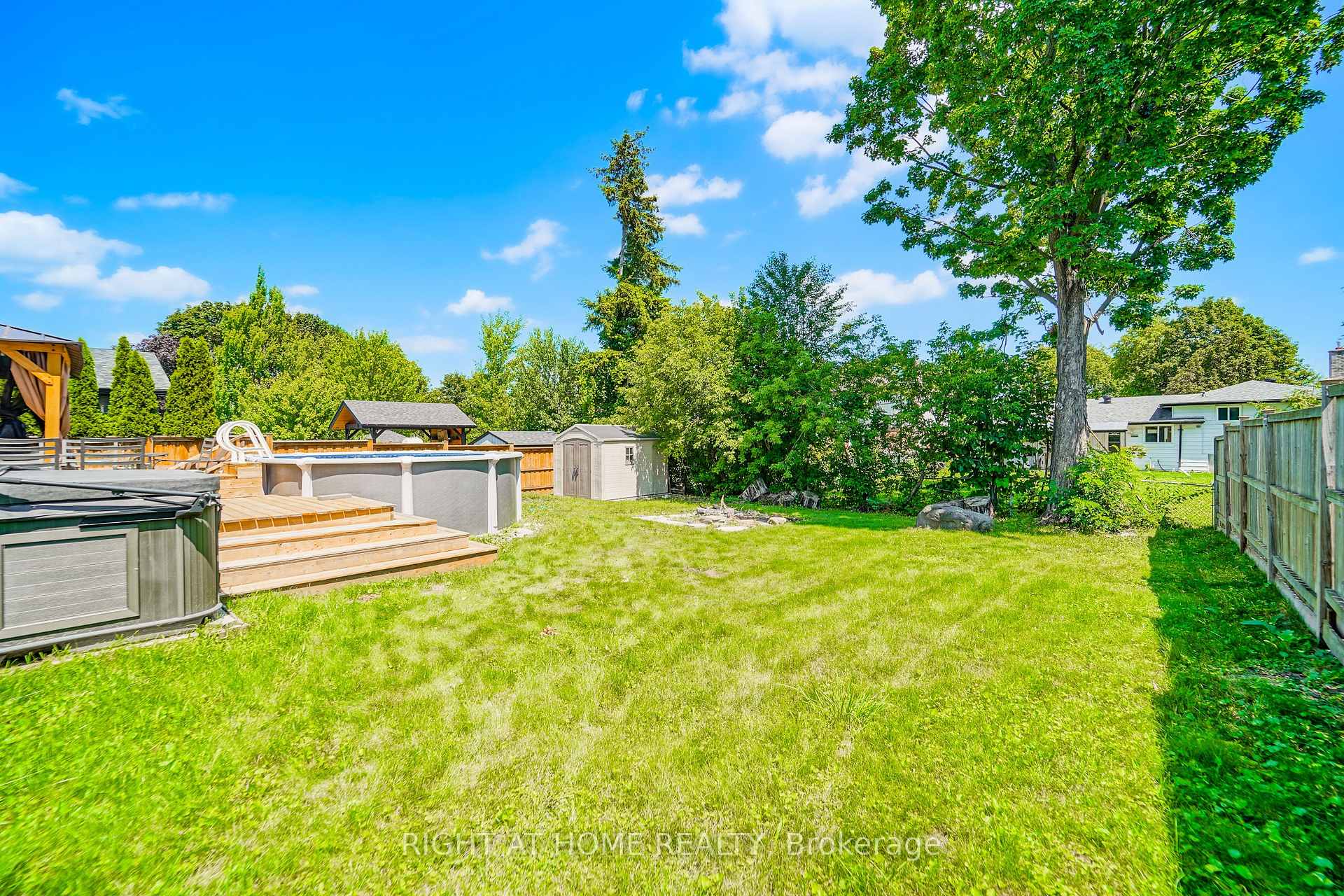 Photo 43 of 17 Clover Avenue, Barrie, Allandale Heights — HOMEH