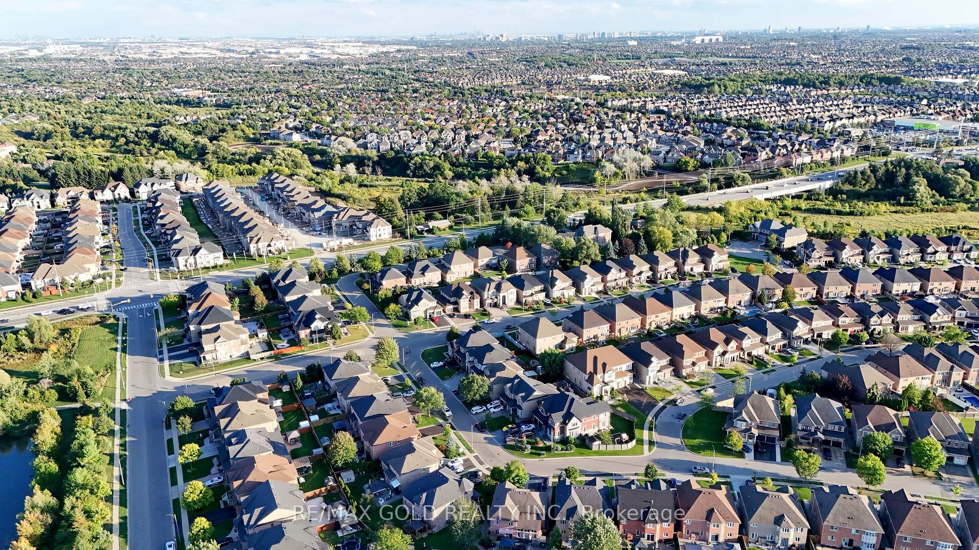 Photo 48 of 9 Lauderhill Road, Brampton, Vales of Castlemore North — HOMEH