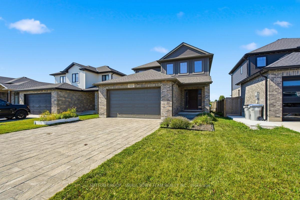 Photo 3 of 122 Gilmour Drive, Lucan Biddulph, Lucan — HOMEH