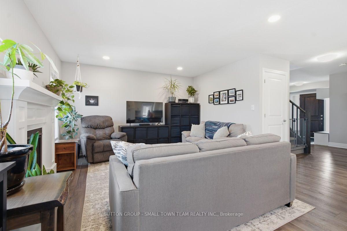 Photo 12 of 122 Gilmour Drive, Lucan Biddulph, Lucan — HOMEH