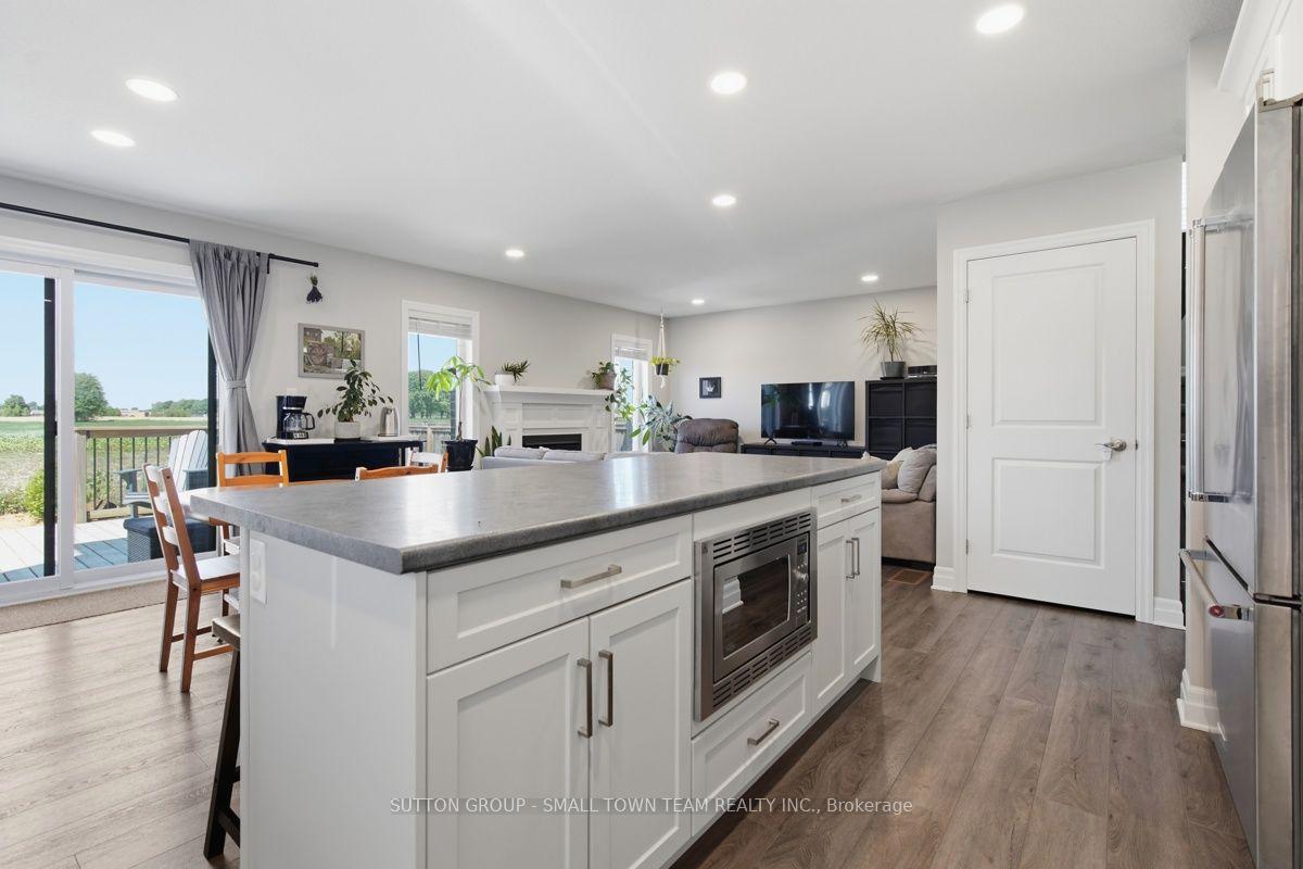 Photo 19 of 122 Gilmour Drive, Lucan Biddulph, Lucan — HOMEH