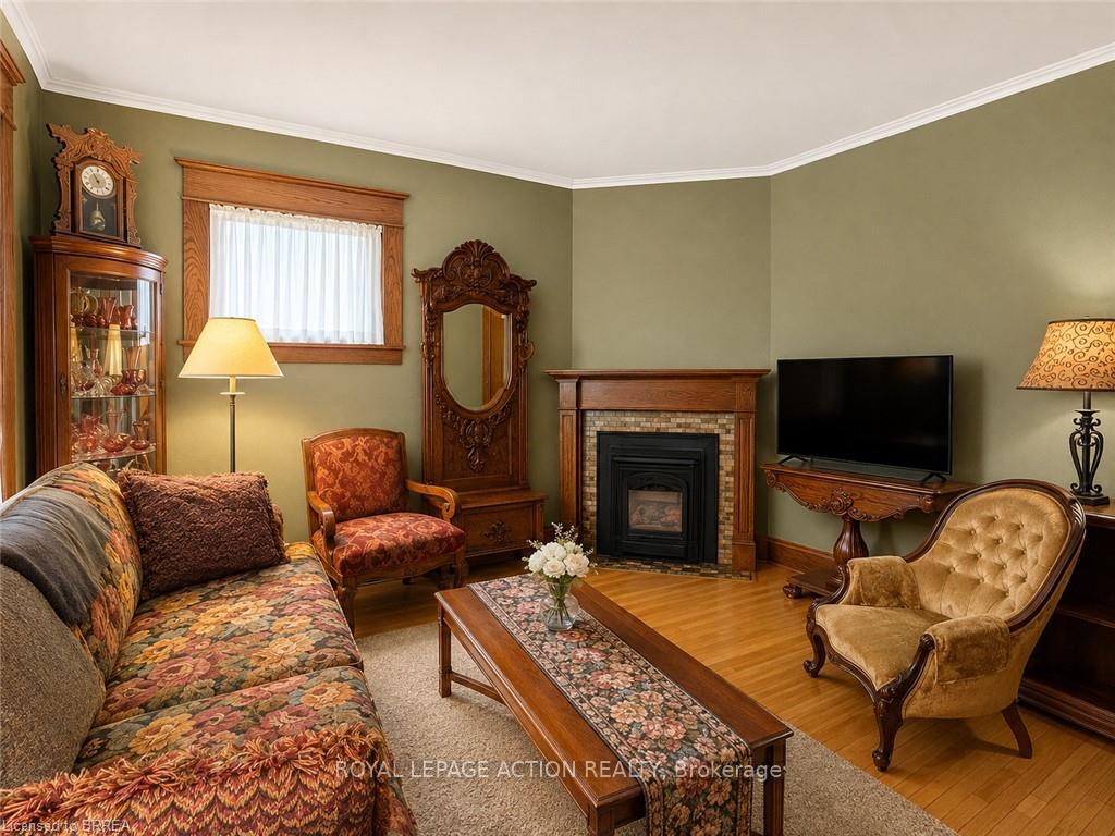 Photo 3 of 49 Palmerston Avenue, Brantford, North Ward — HOMEH