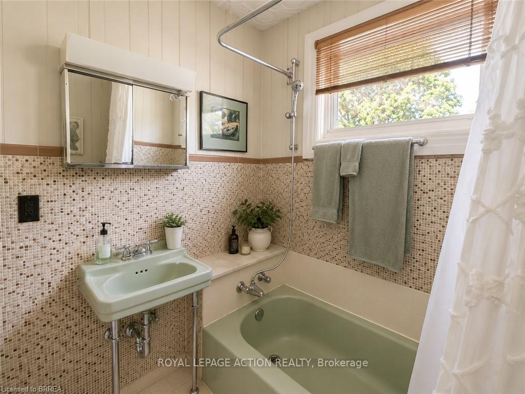 Photo 17 of 49 Palmerston Avenue, Brantford, North Ward — HOMEH