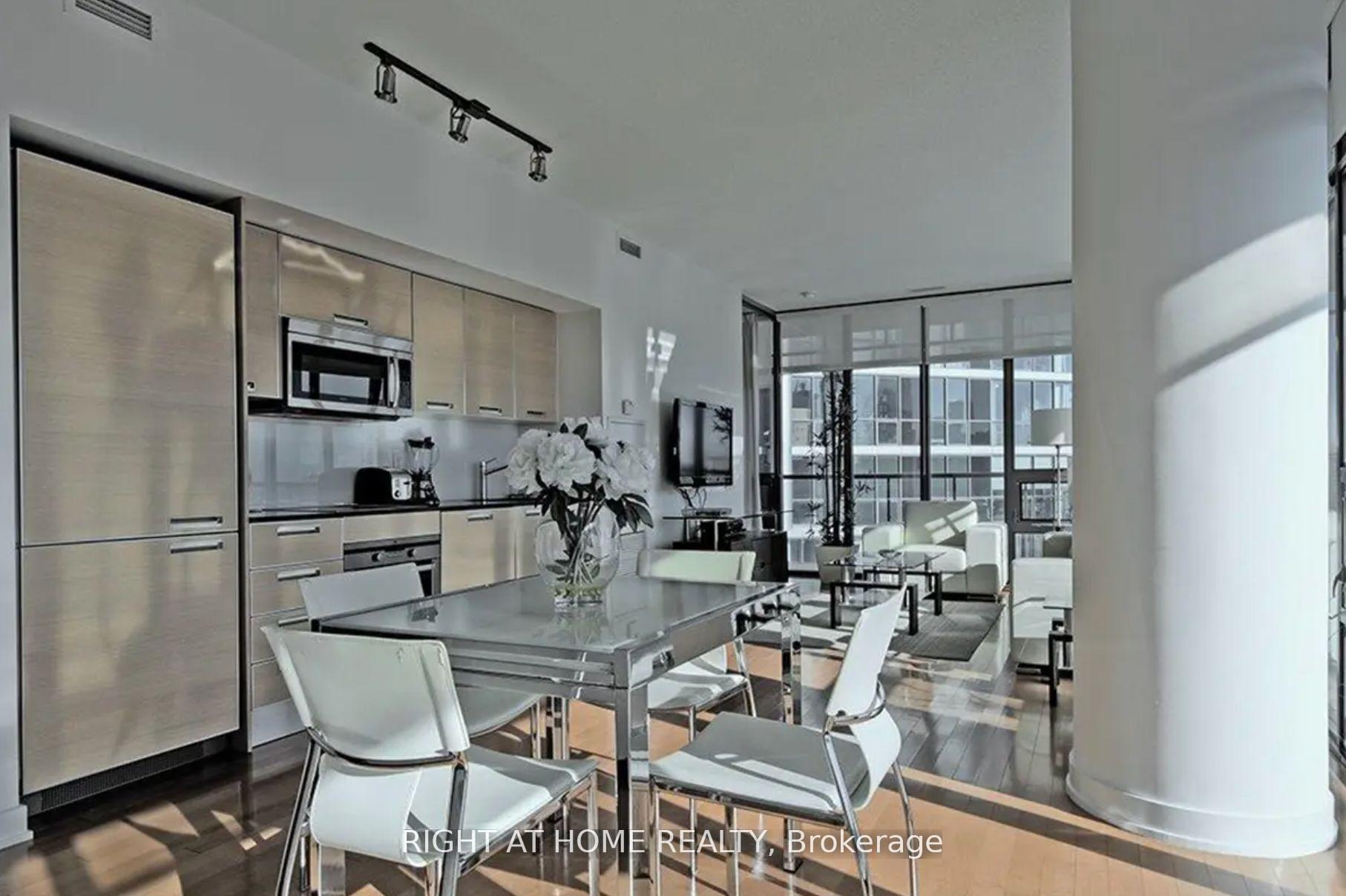 Photo 4 of Unit 2403, 33 Charles Street E, Toronto, Church-Yonge Corridor — HOMEH
