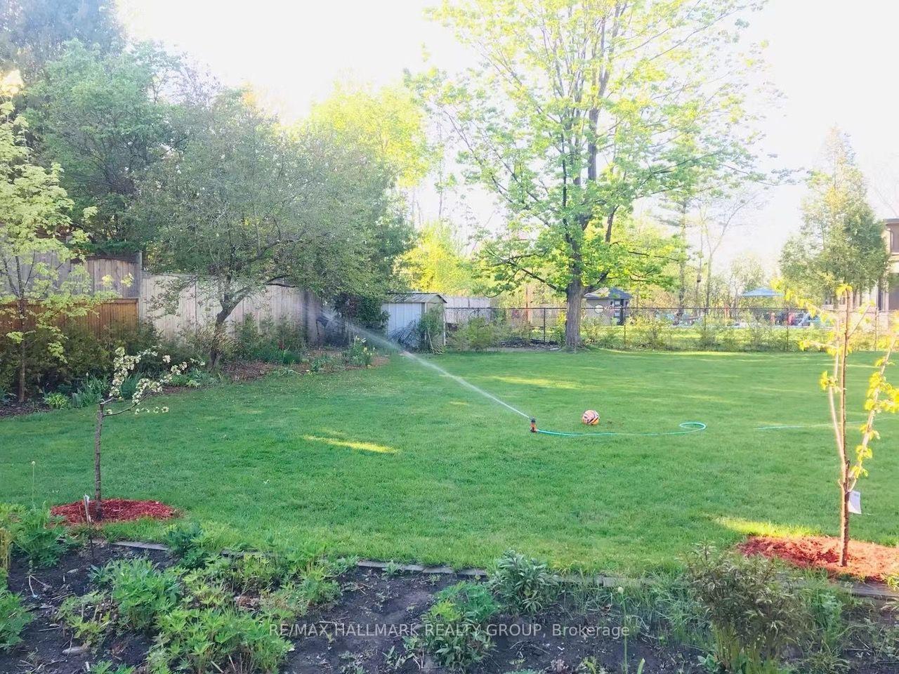 Photo 3 of 4807 Massey Lane Crescent, Ottawa, Rothwell Heights — HOMEH